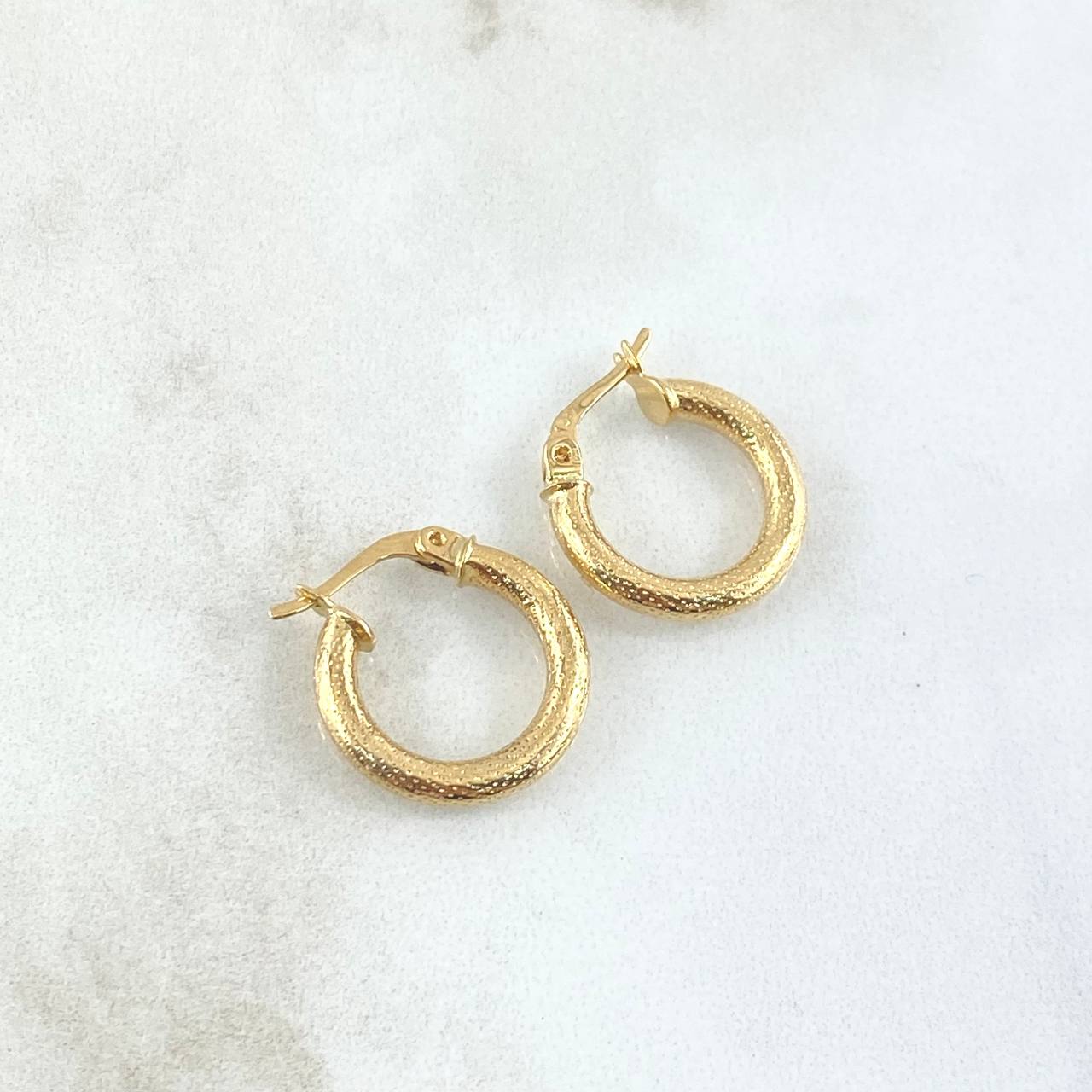 Candongas Tefi 1.5gr / 1.7cm / Punteadas Oro Amarillo 18K