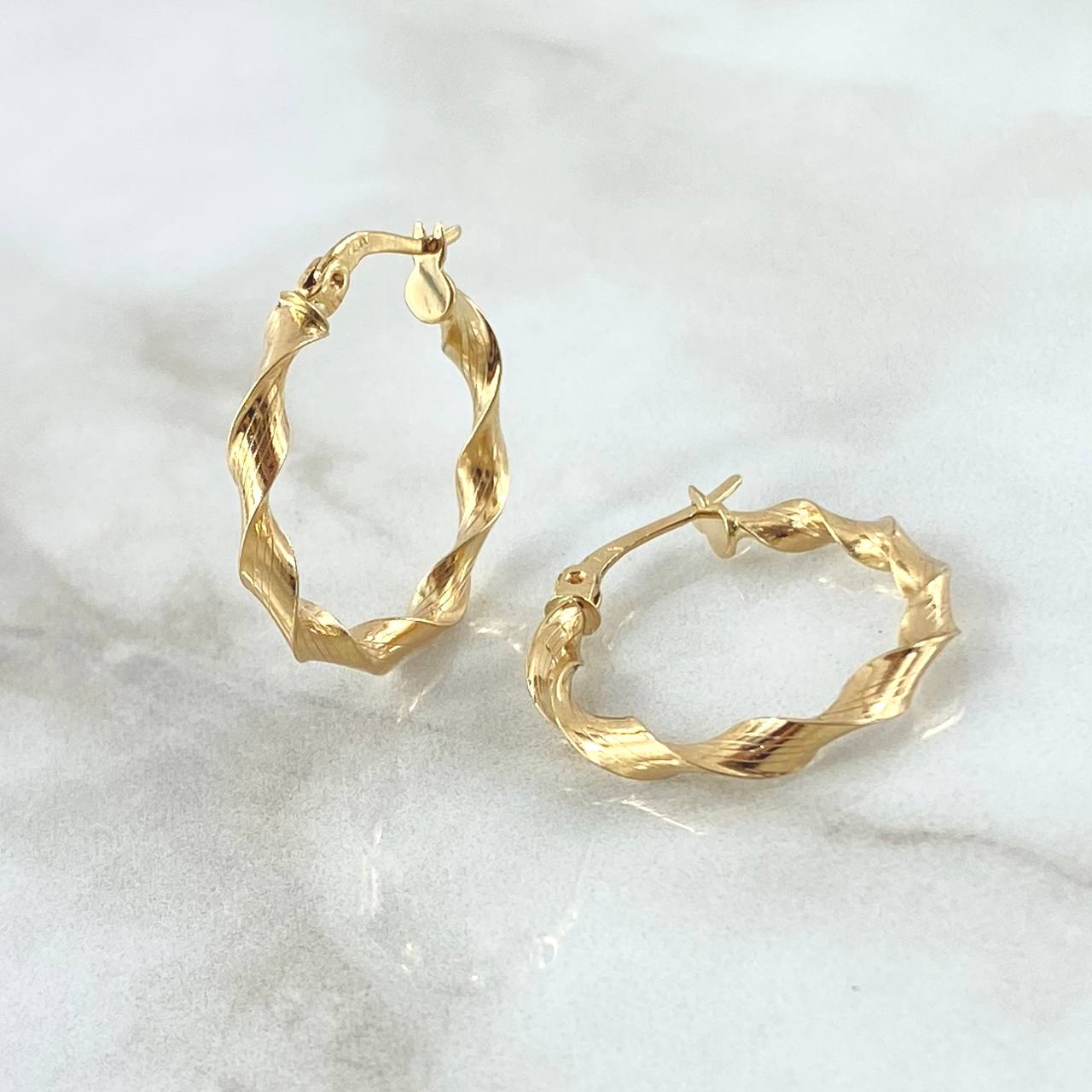 Candongas Jem 1.85gr / 2.6cm / Líneas Finas Oro Amarillo 18K