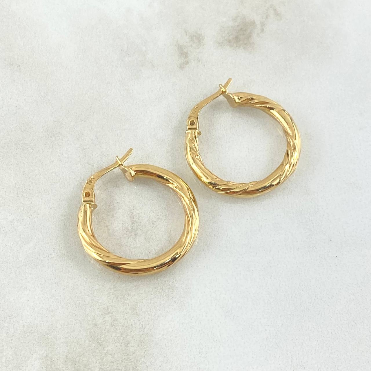 Candongas Mary 2.2gr / 2.4cm / Combinadas Tres Lineas Oro Amarillo 18K