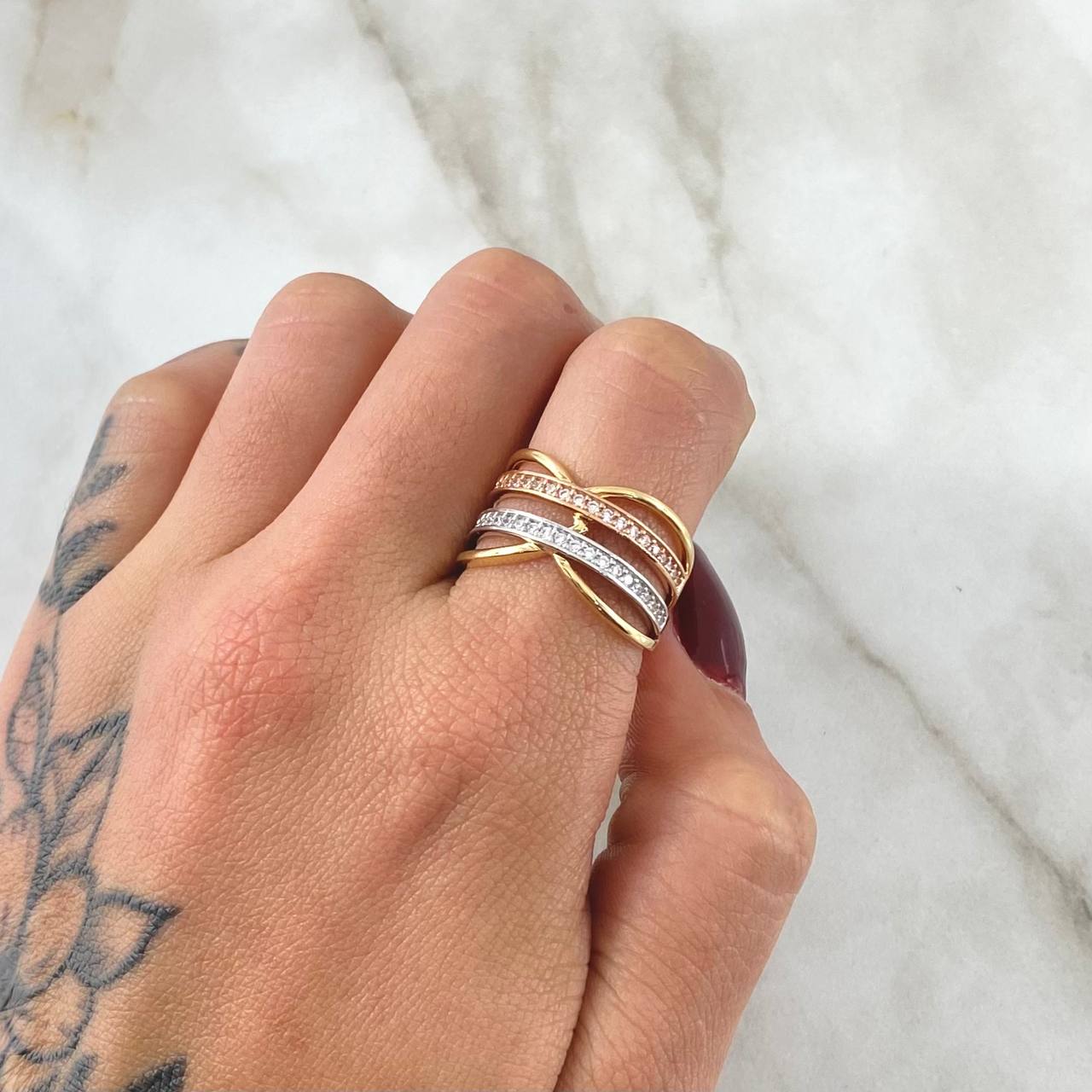 Anillo Lineas Cruzadas 5.2gr / T7 / Oro 18K