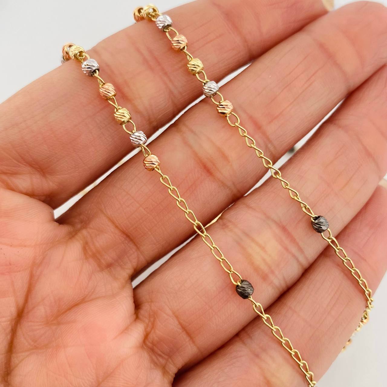 Rosario Virgen Milagrosa 5.95 g / 54 cm / 3 mm Cuatro Oros 18K