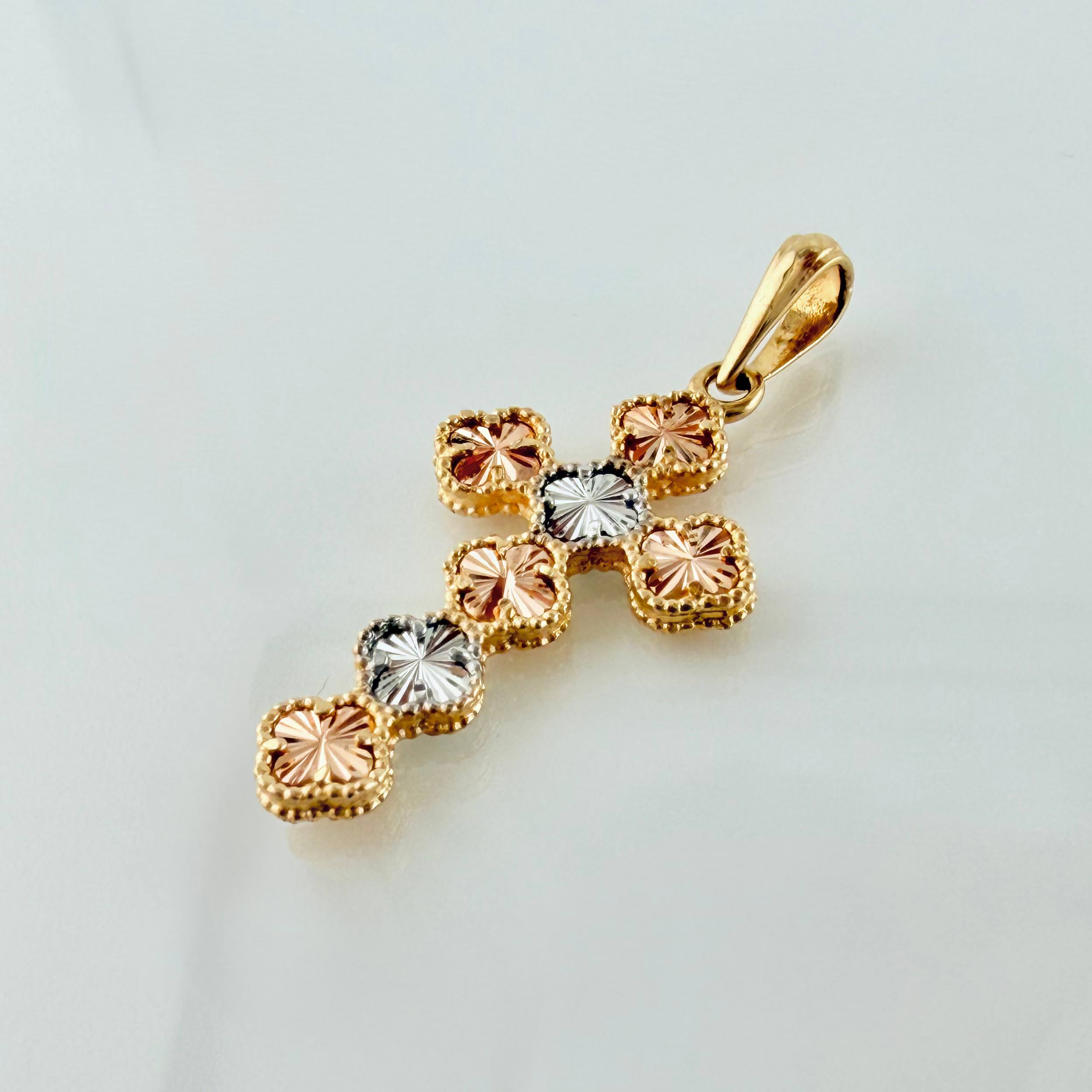 Dije Cruz Trebol 2.45gr / 3.6cm / Tres Oros Nac.Esp. 18K *