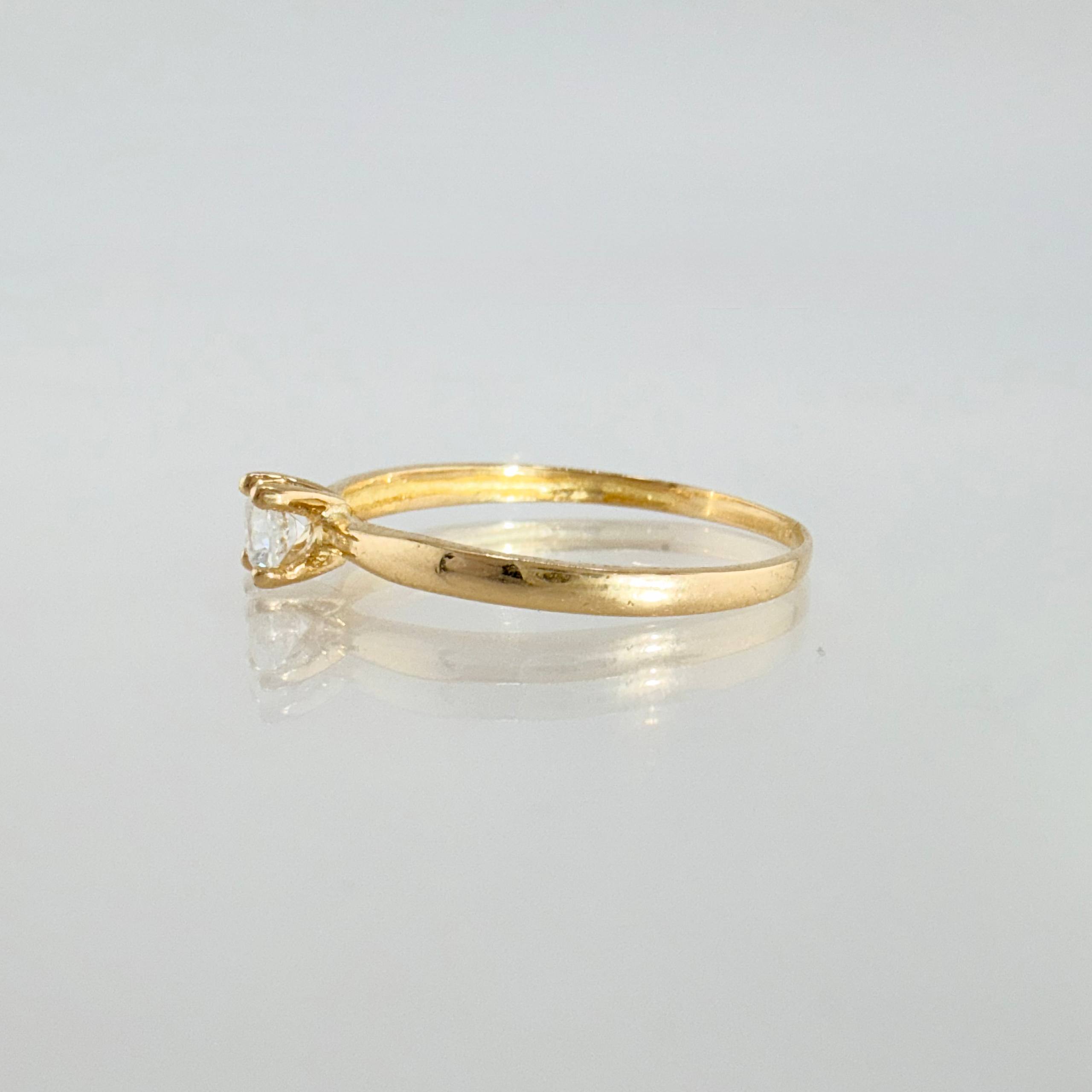 Anillo Solitario 1.15gr / T7 1/4 / Oro Amarillo 18K *