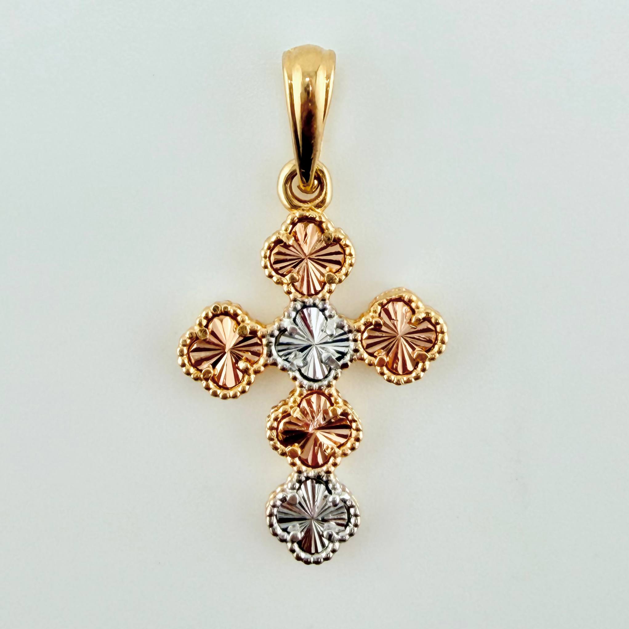 Dije Cruz Trebol 2.3gr / 3.2cm / Tres Oros Nac.Esp. 18K