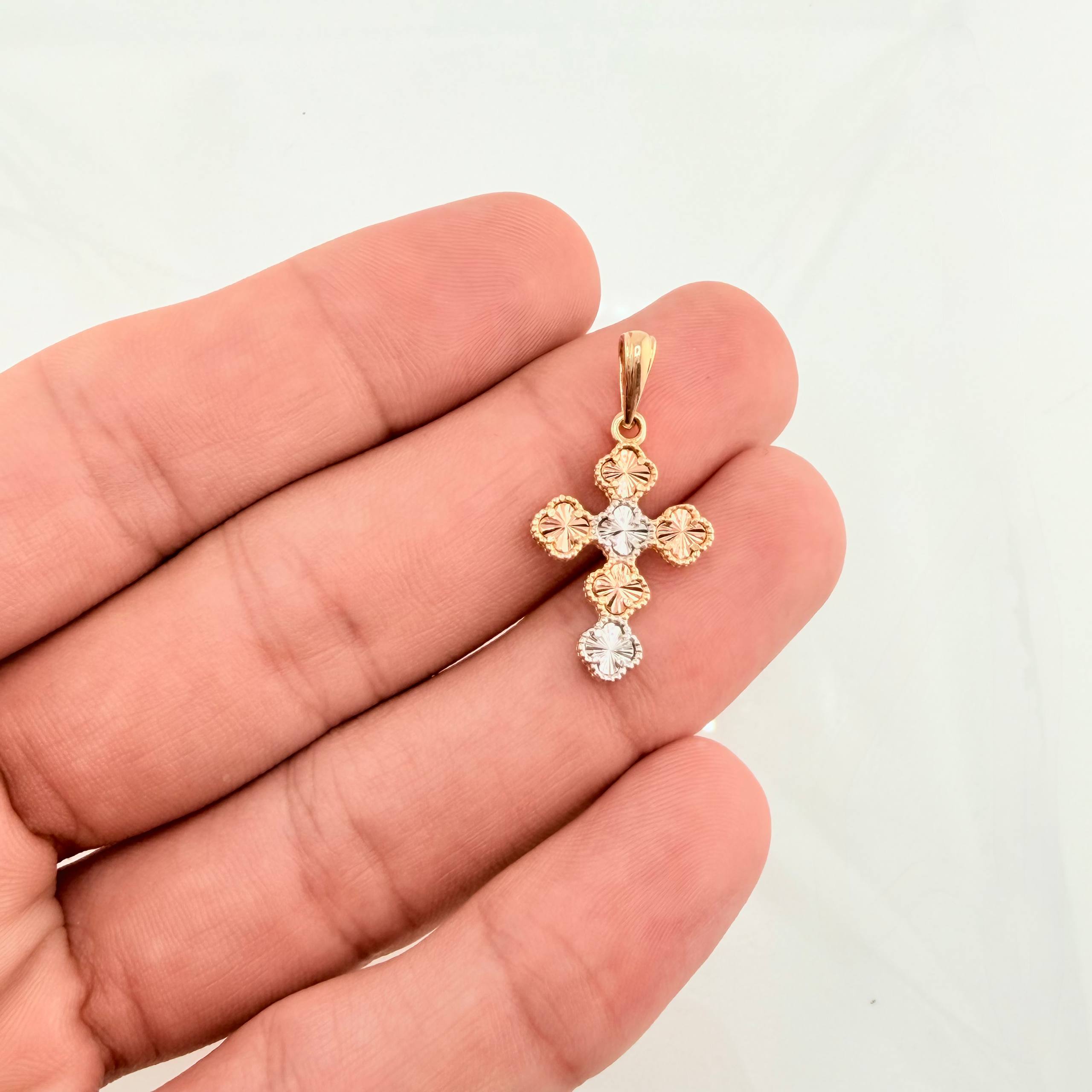 Dije Trebol Rosa Blanco 2.35gr / 3cm / Tres Oros Nac.Esp. 18K ©