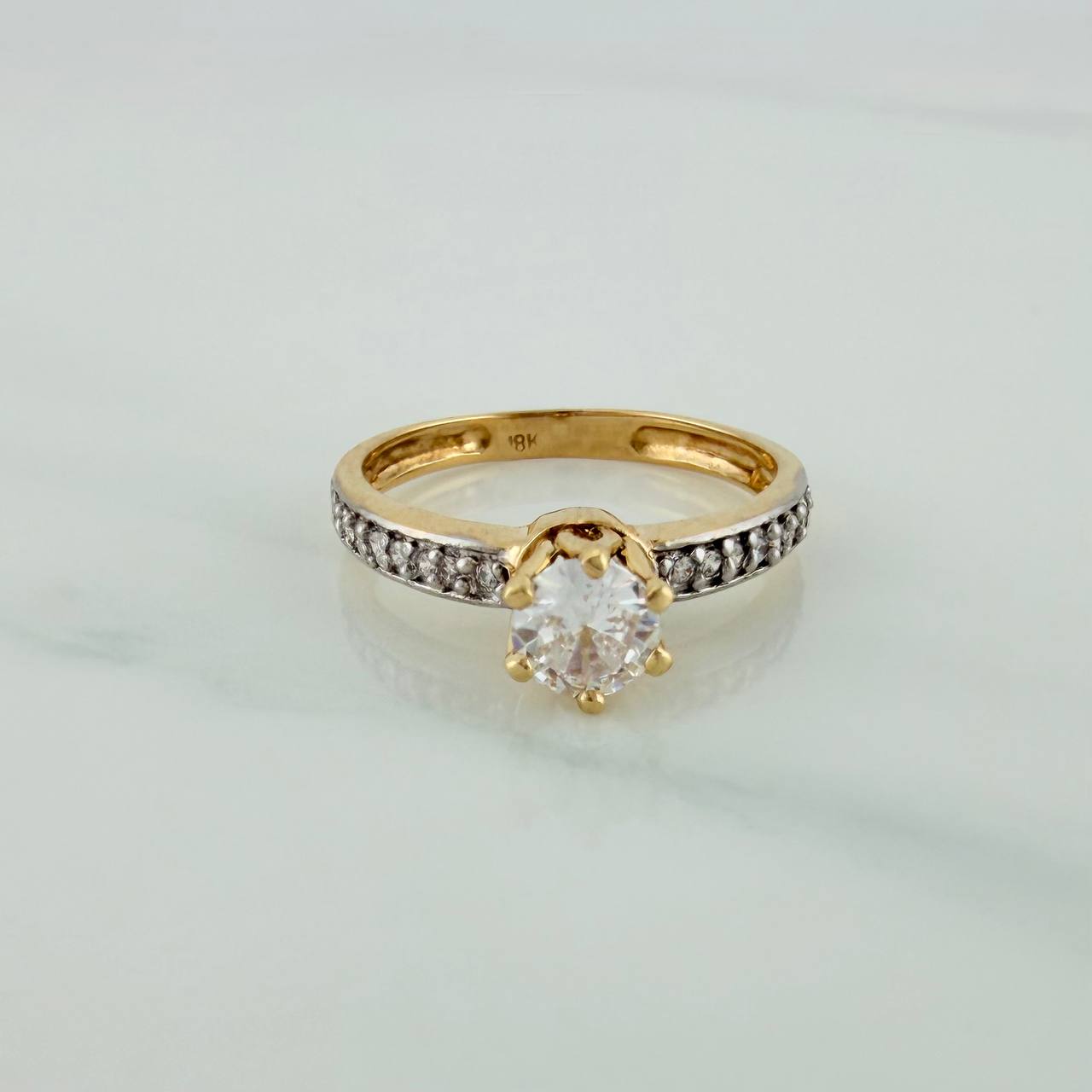 Anillo Solitario Churumbela 2.75gr / T6 1/2 / 2.6cm / Dos Oros Amarillo Blanco 18K $