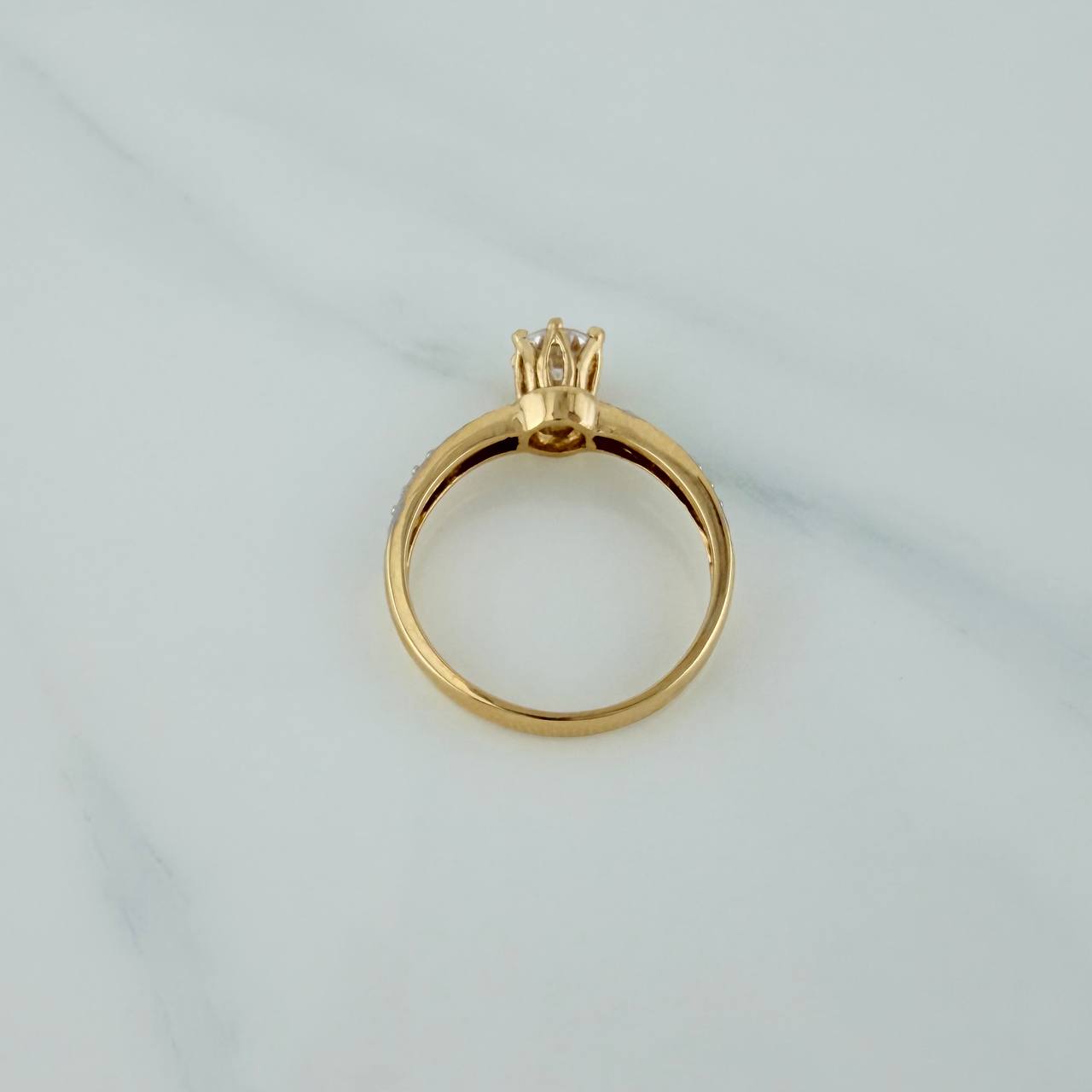 Anillo Solitario Churumbela 2.75gr / T6 1/2 / 2.6cm / Dos Oros Amarillo Blanco 18K $