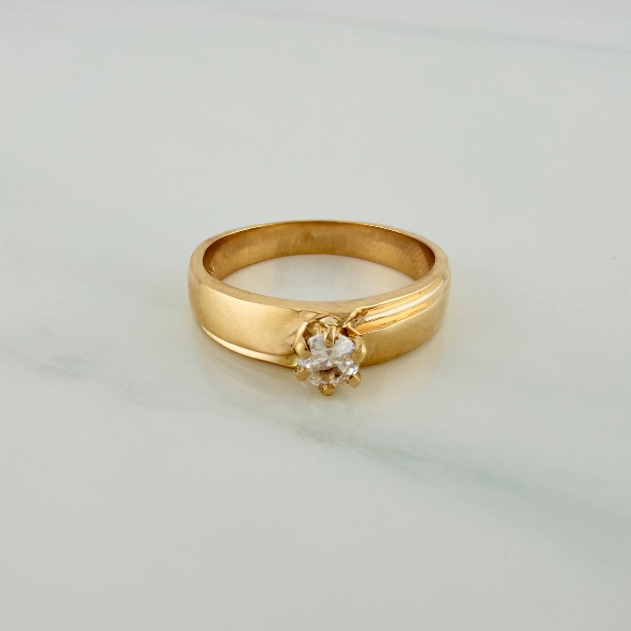 Anillo Solitario 3.85gr / T6 3/4 / 2.3cm / Oro Amarillo 18K