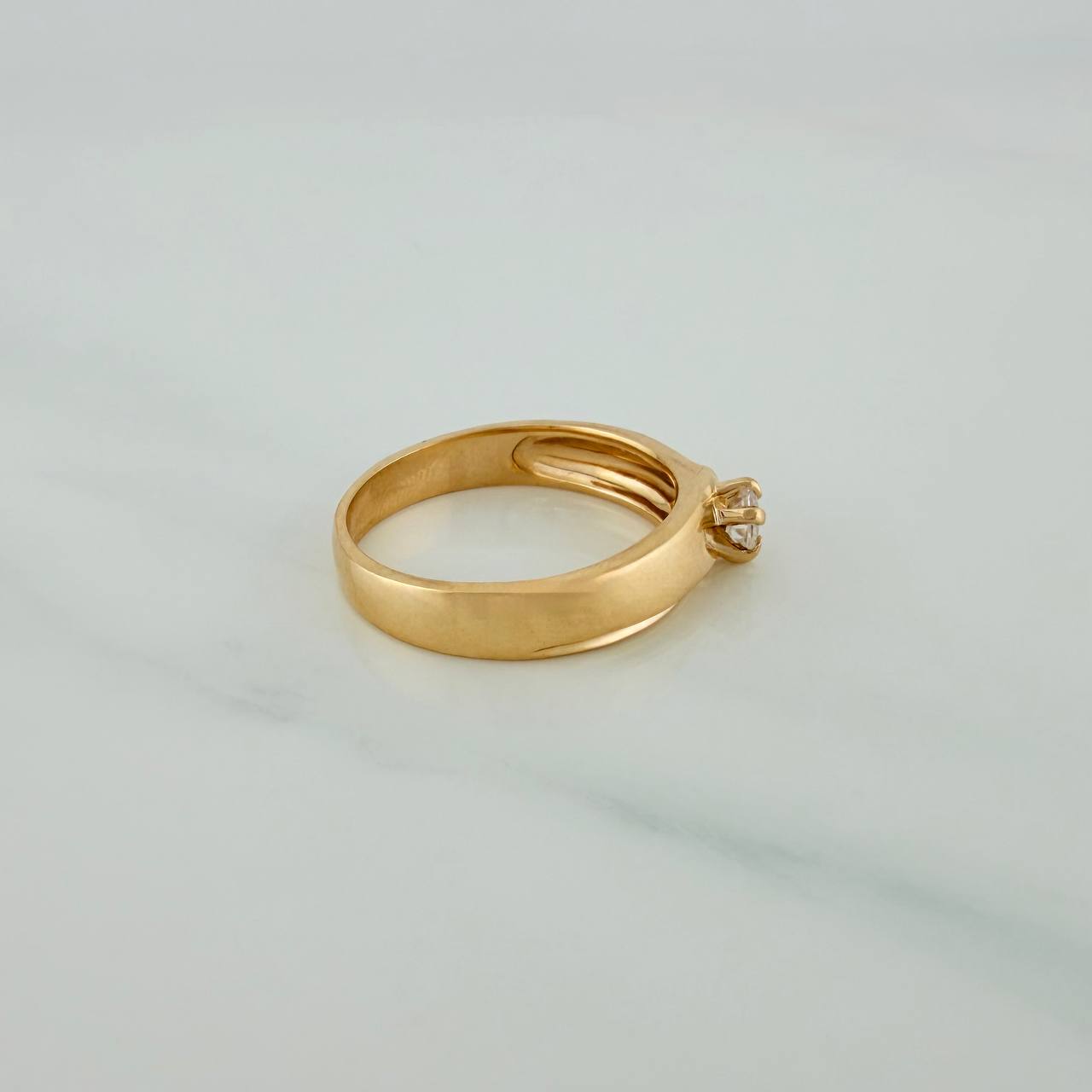 Anillo Solitario 3.85gr / T6 3/4 / 2.3cm / Oro Amarillo 18K