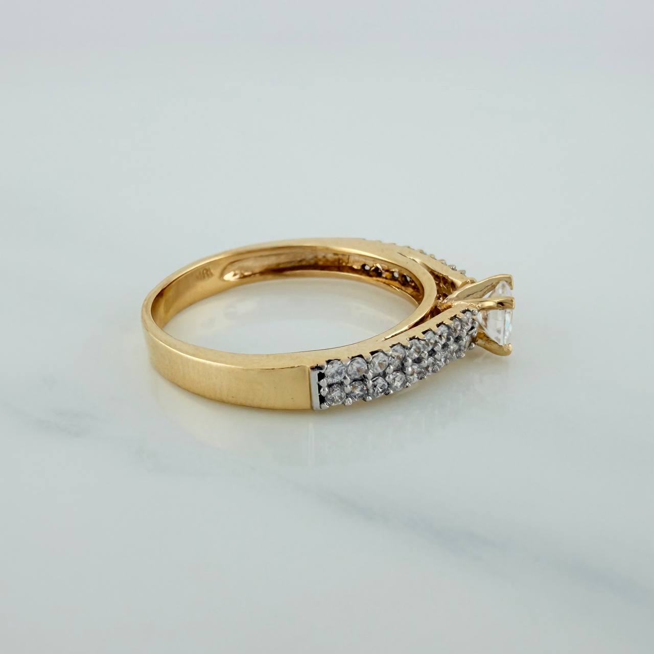 Anillo Solitario Puente 3.25gr / T7 / 2.5cm / Dos Oros Amarillo Blanco 18K $