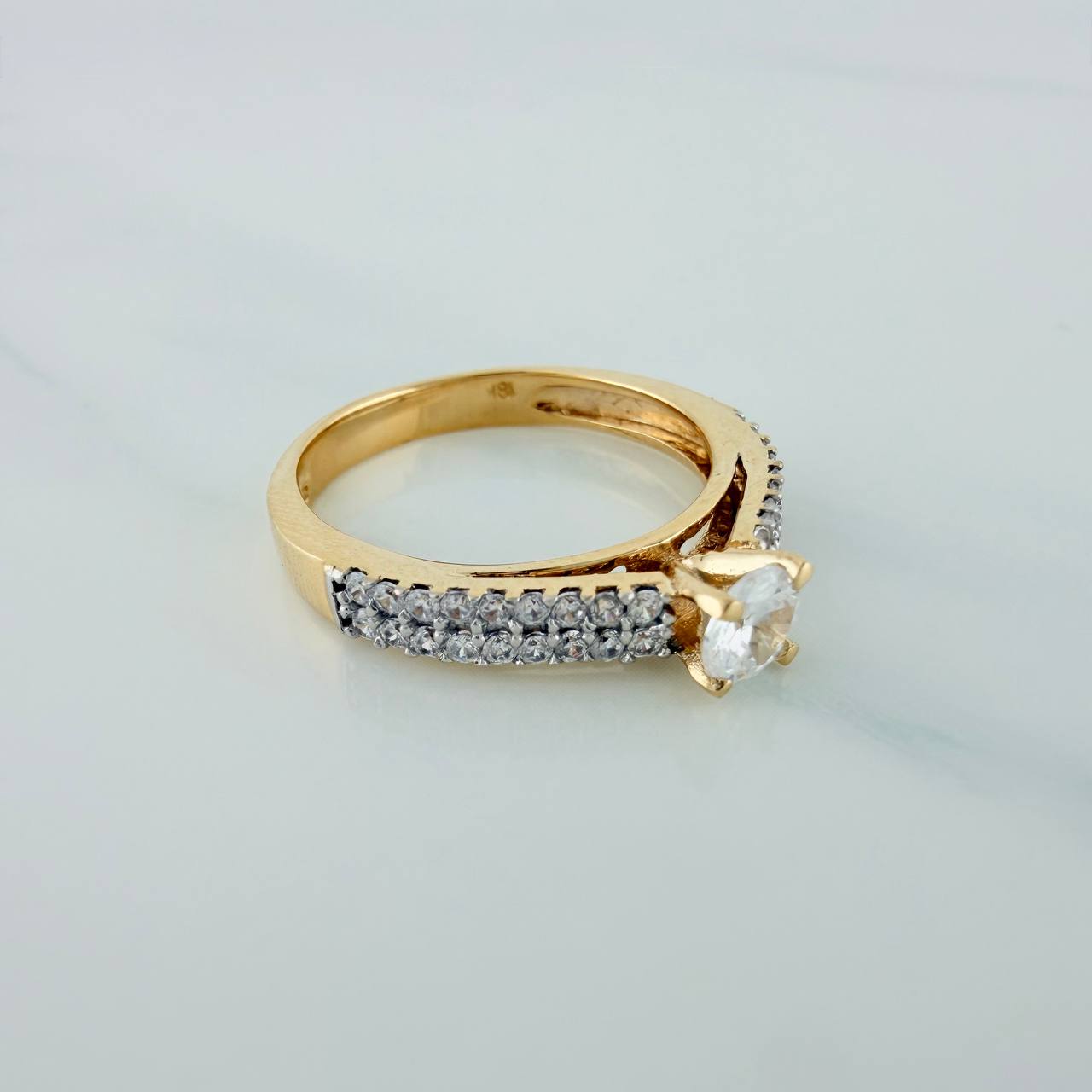Anillo Solitario Puente 3.25gr / T7 / 2.5cm / Dos Oros Amarillo Blanco 18K $
