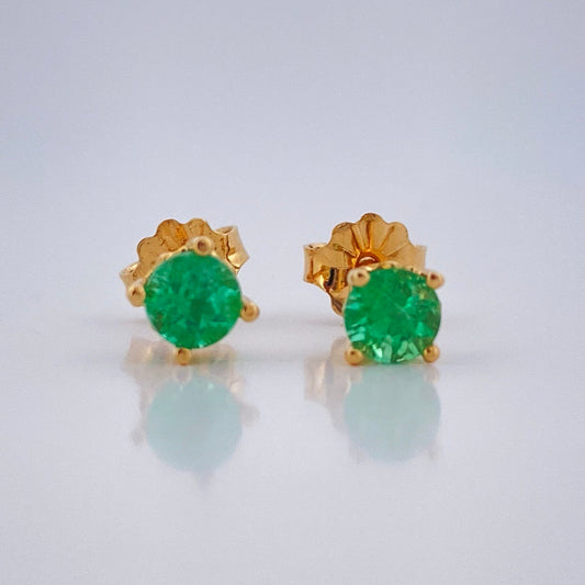 Topos Cuatro Garras Esmeralda 1gr / Oro Amarillo 18K $