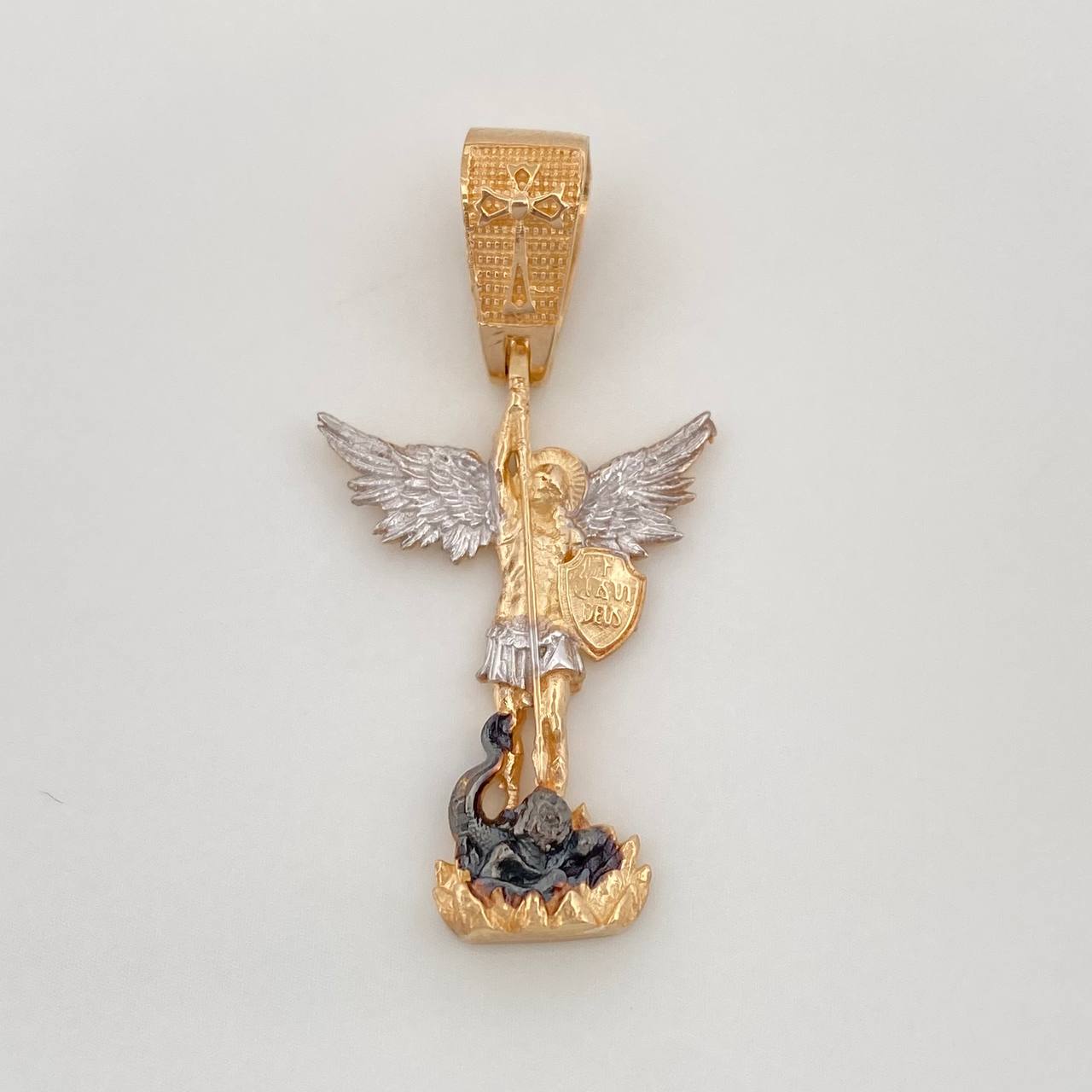 Dije San Miguel Arcangel 4.7 g / 4 cm Tres Oros 18K