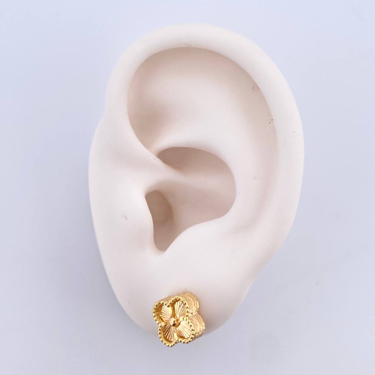 Topos Trébol VCyA 2.5gr / 8mm Diamantado Borde Punteado Oro Amarillo Nac.Esp. 18K ©