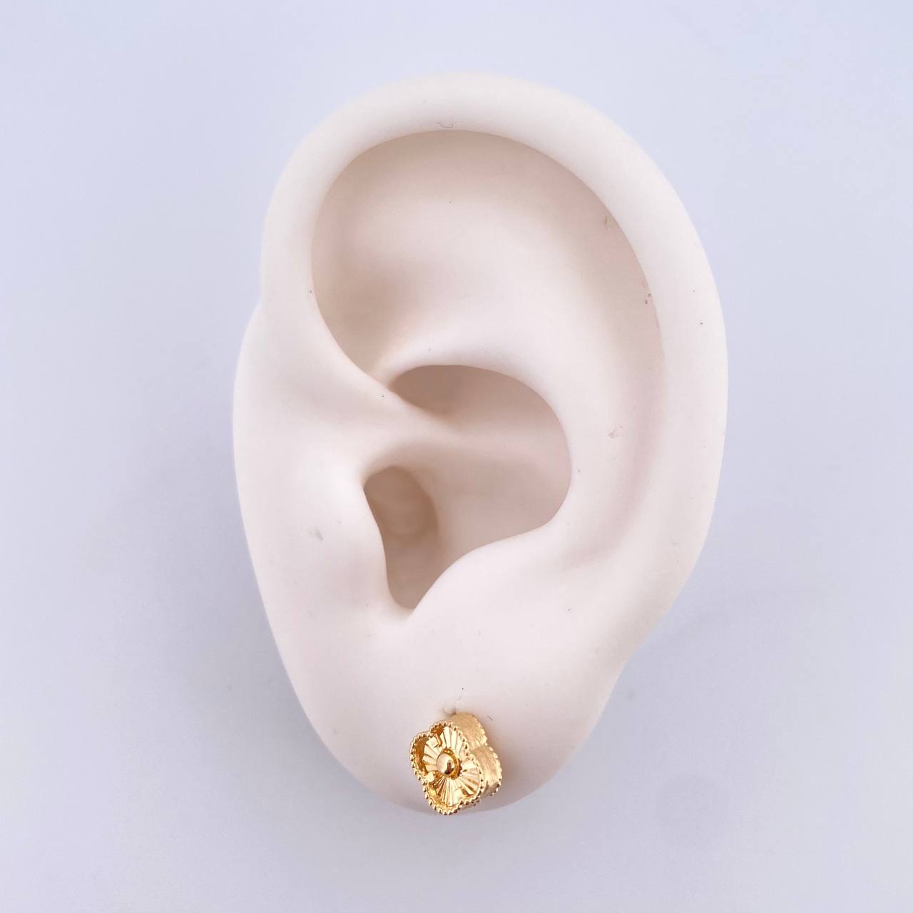 Topos Trébol VCyA 1.35gr / 6mm Diamantado Borde Punteado Oro Amarillo Nac.Esp. 18K ©