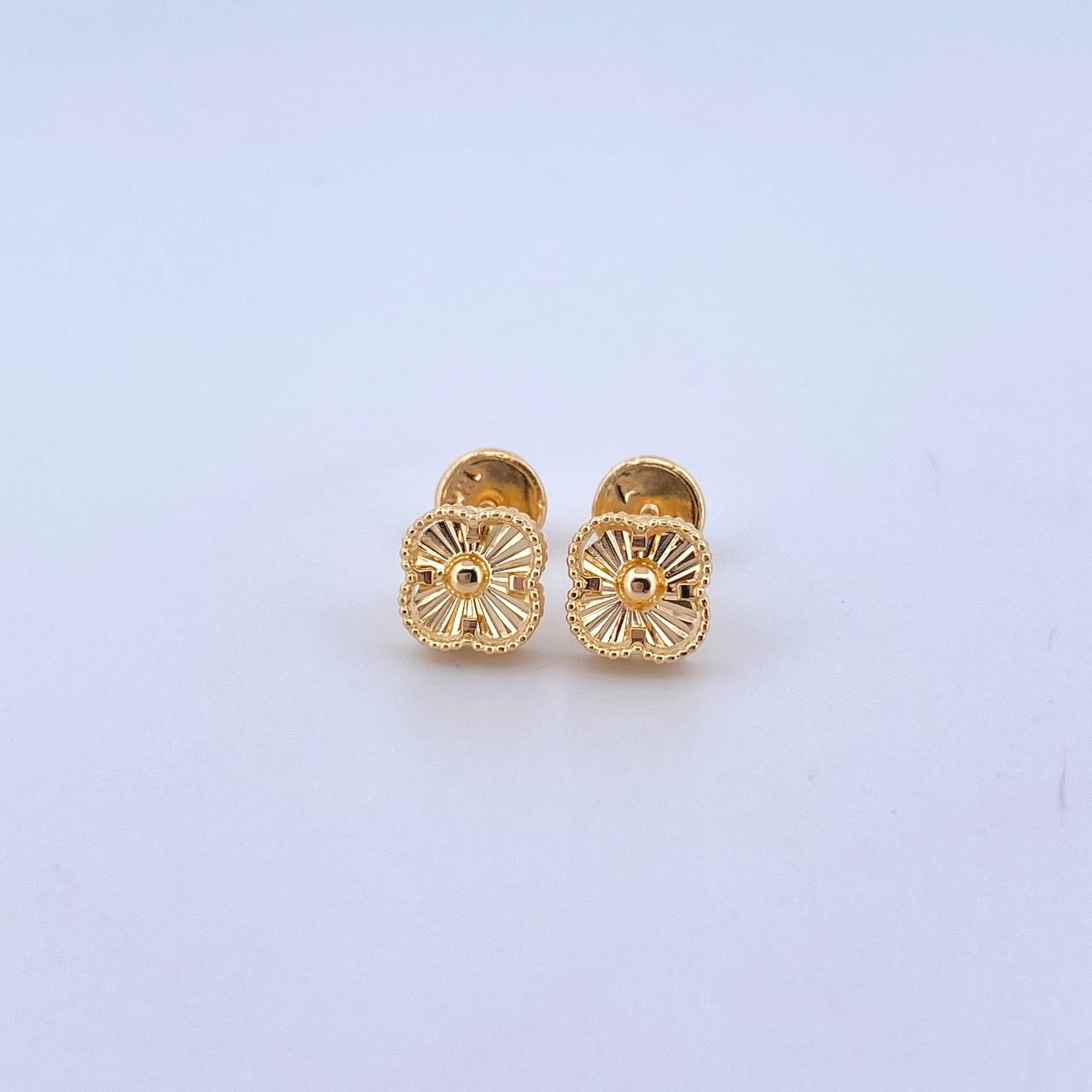 Topos Trébol VCyA 1.35gr / 6mm Diamantado Borde Punteado Oro Amarillo Nac.Esp. 18K ©