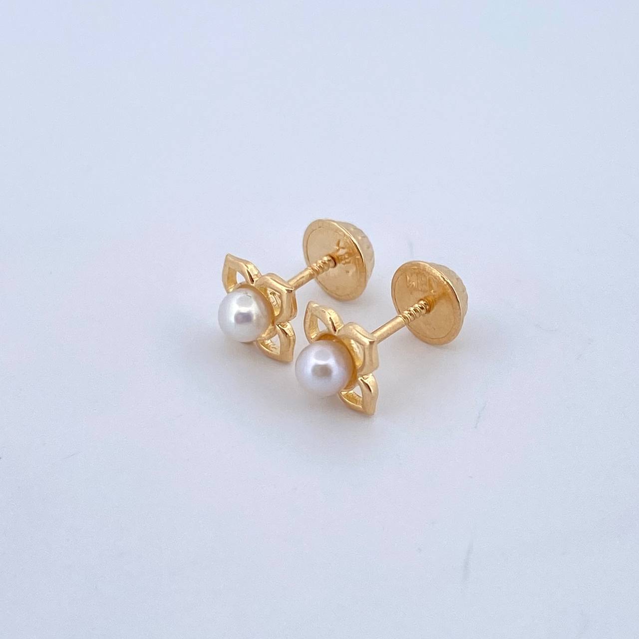 Topos Flor Perla 0.9gr / 7mm Silueta Oro Amarillo 18K ©