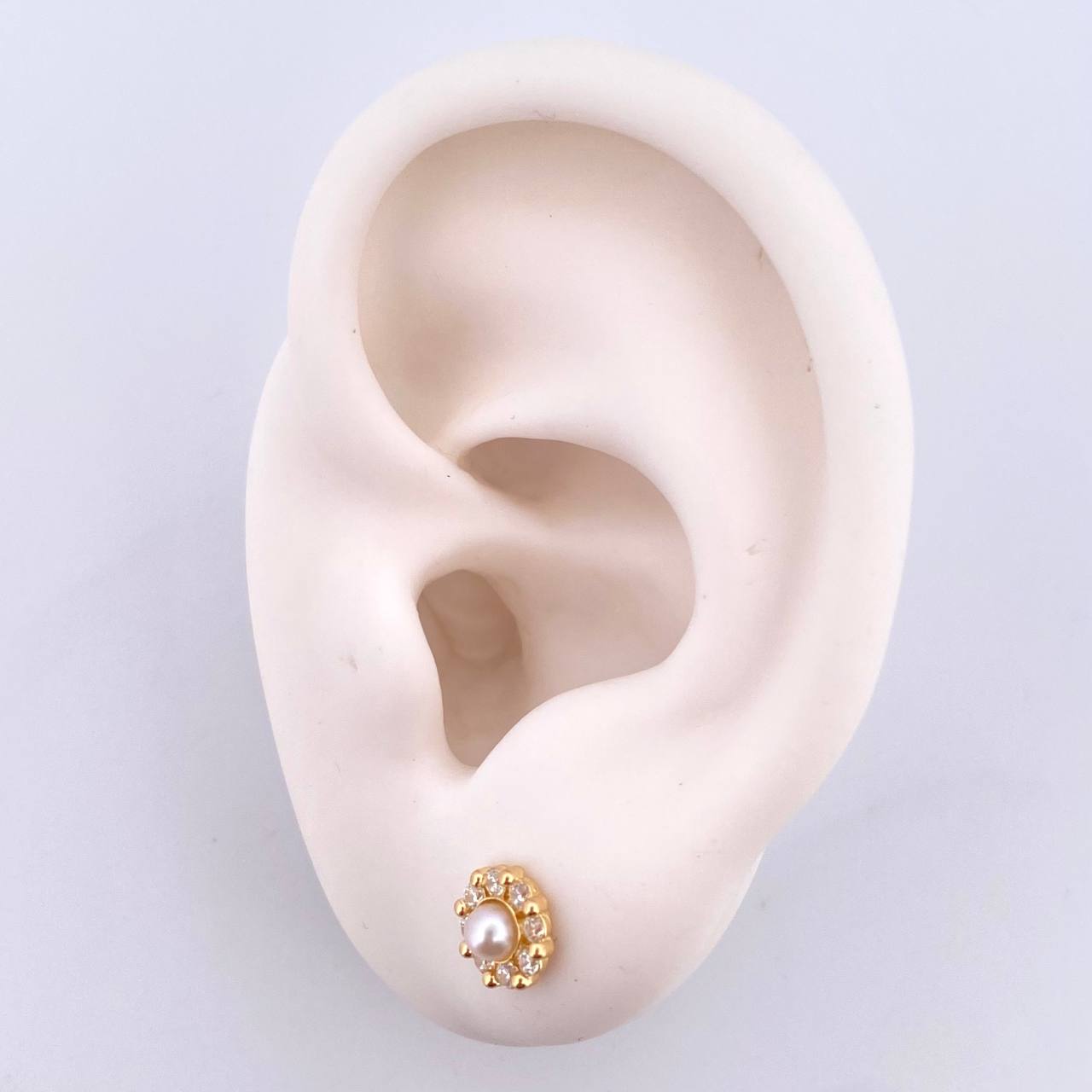 Topos Halo Flor Perla 1.4gr / 7mm / Circones Blancos Oro Amarillo 18K