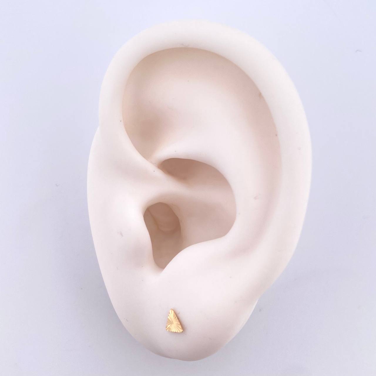 Topos Triangulo 0.45gr / 4mm Diamantado Oro Amarillo 18K ©