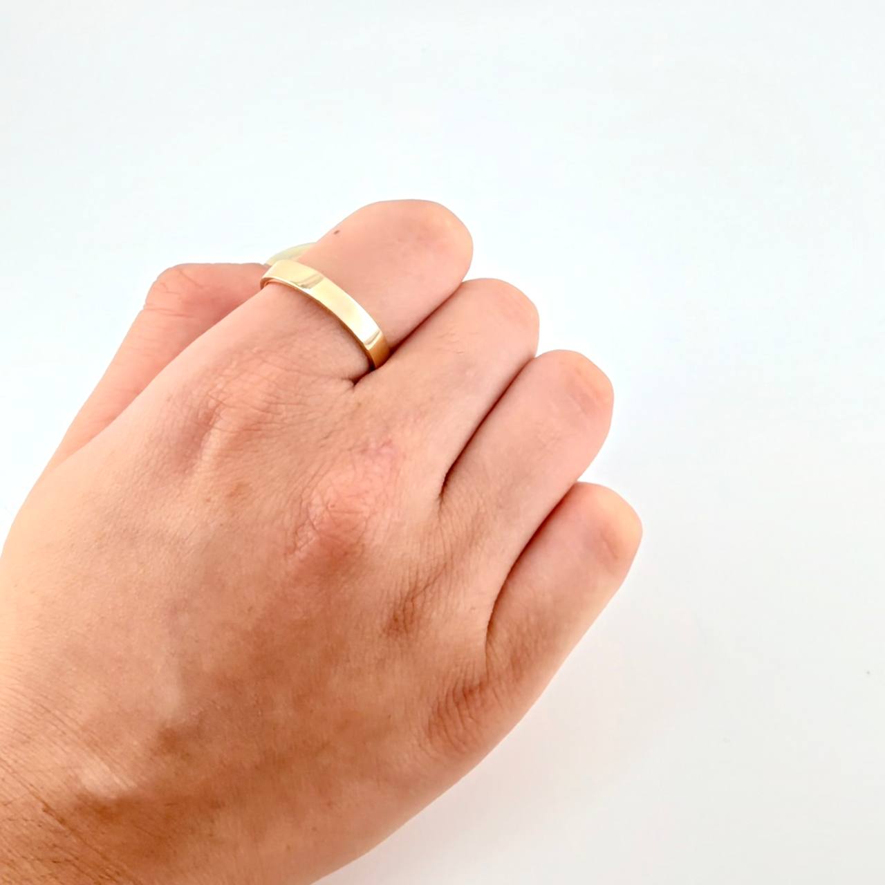 Anillo Argolla Lisa 4.25 g / T10 1/2 Oro Amarillo 18K