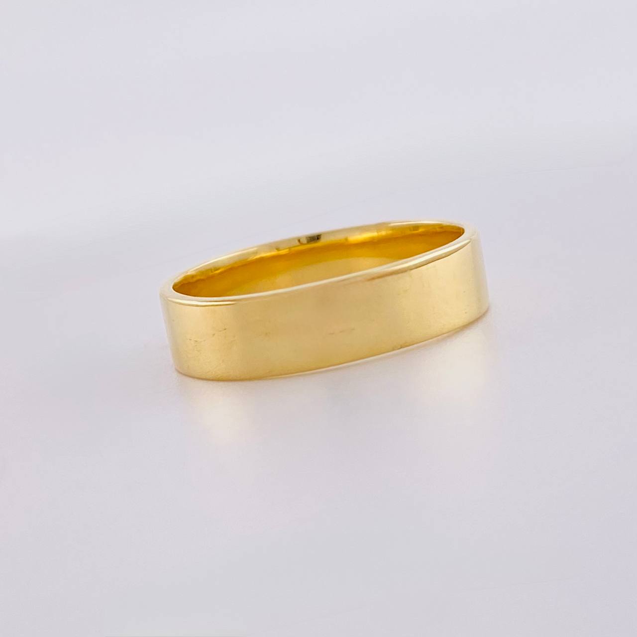 Anillo Argolla Lisa 4 g / T7 Oro Amarillo 18K