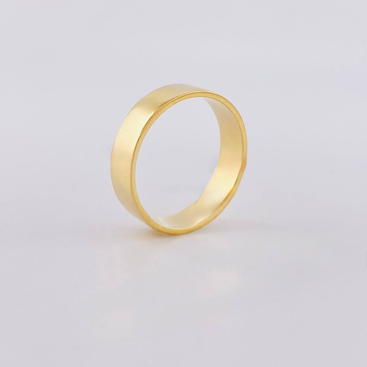 Anillo Argolla Lisa 4 g / T7 Oro Amarillo 18K