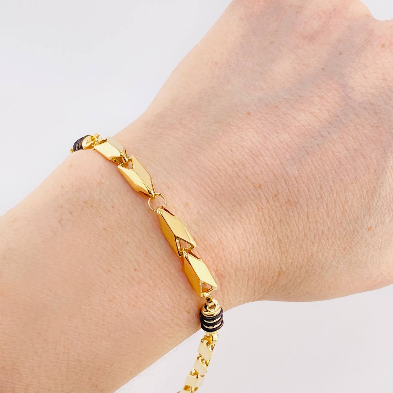 Pulso Rustico Cauchos Negros 5.95 g / 21 cm / 5 mm Oro Amarillo 18K
