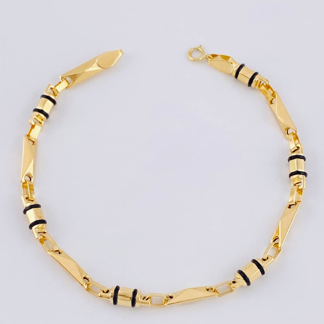 Pulso Rustico Barril Relieve 4.85 g / 20.5 cm / 4 mm Oro Amarillo 18K