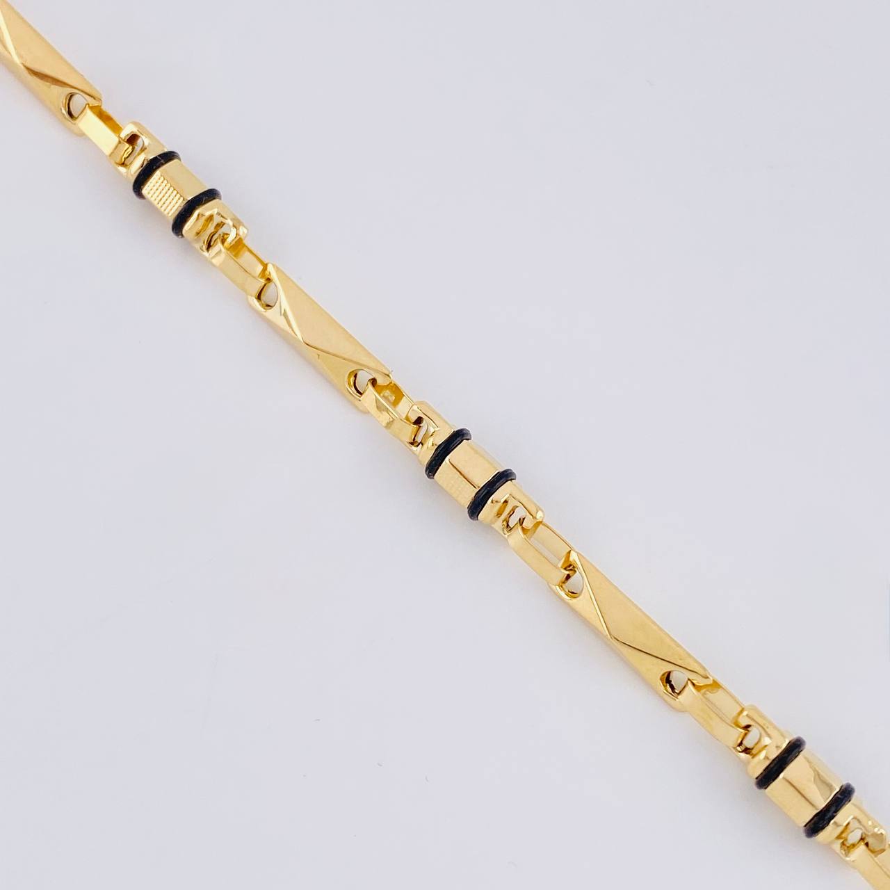 Pulso Rustico Barril Relieve 4.85 g / 20.5 cm / 4 mm Oro Amarillo 18K