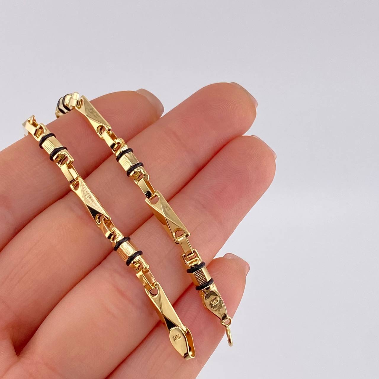 Pulso Rustico Barril Relieve 4.85 g / 20.5 cm / 4 mm Oro Amarillo 18K