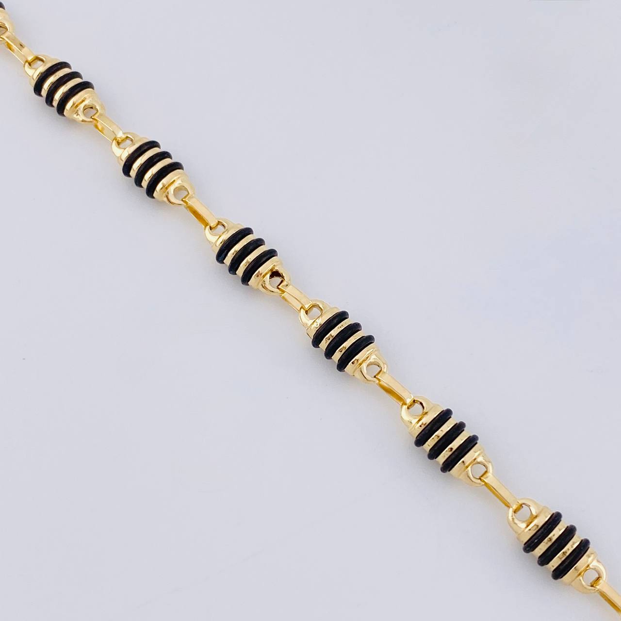 Pulso Rustico Cauchos Negros 5.1 g / 21.5 cm / 5.2 mm Oro Amarillo 18K