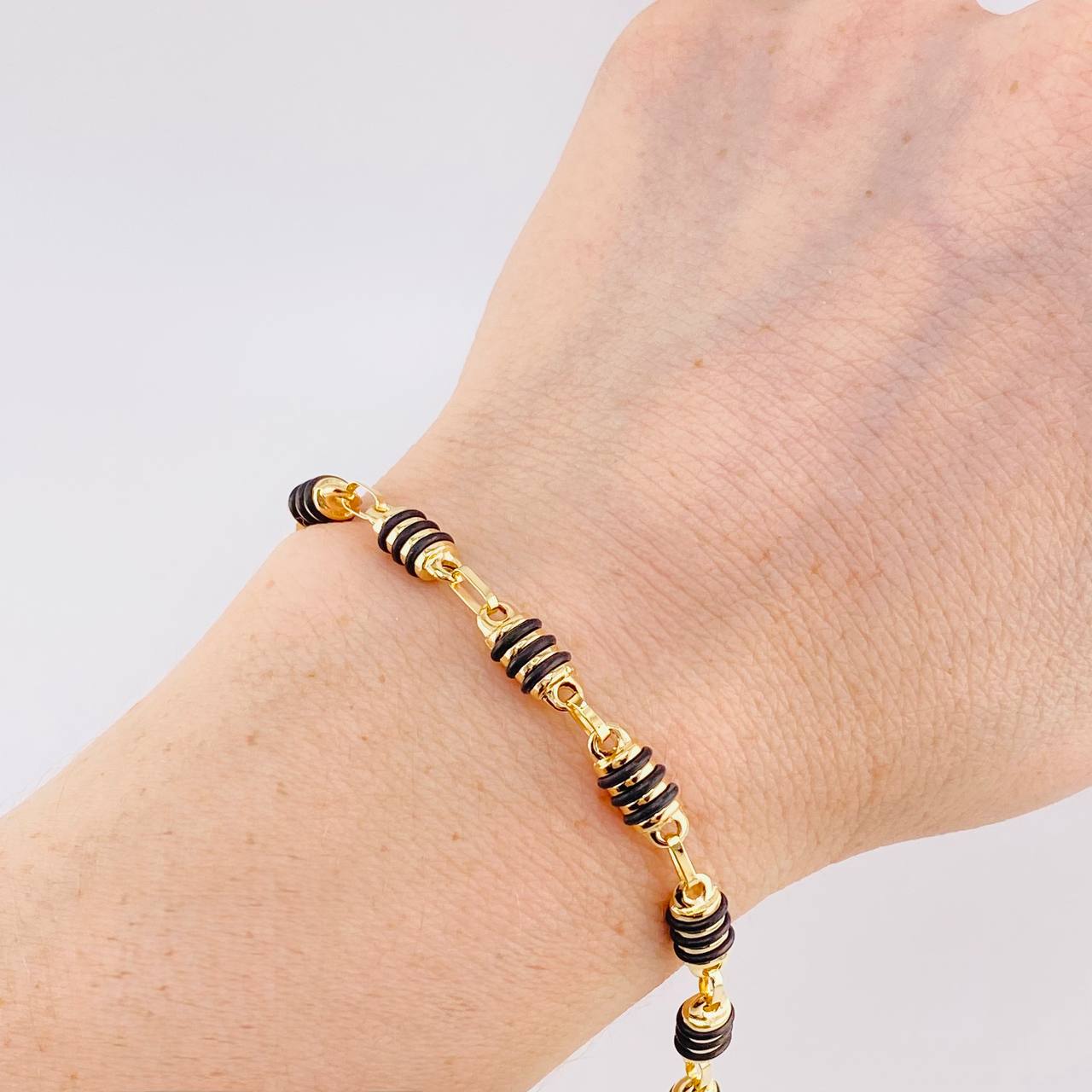 Pulso Rustico Cauchos Negros 5.1 g / 21.5 cm / 5.2 mm Oro Amarillo 18K