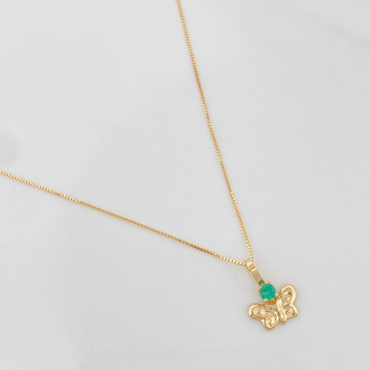 Set Cadena Veneciana + Dije Mariposa Esmeralda 06Pts / 1.3 g / 45 cm Oro Amarillo 18K