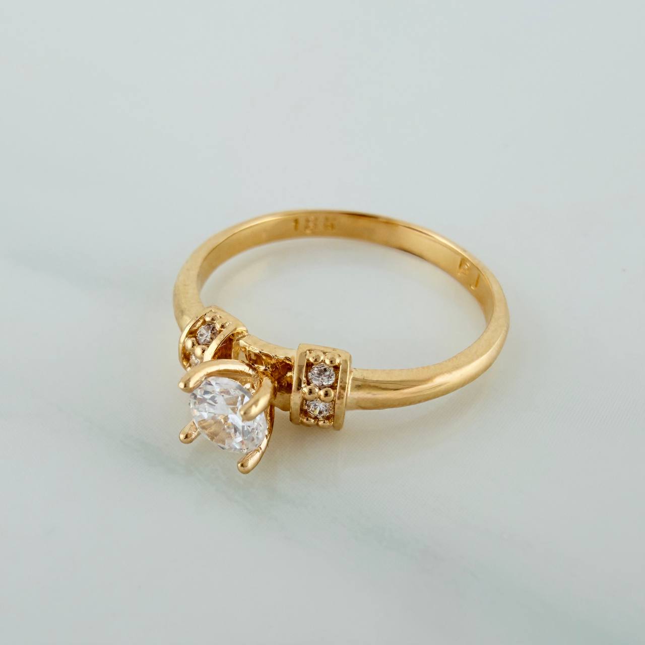 Anillo Solitario 2.25gr / T5 3/4 / 2.2cm / Oro Amarillo 18K $