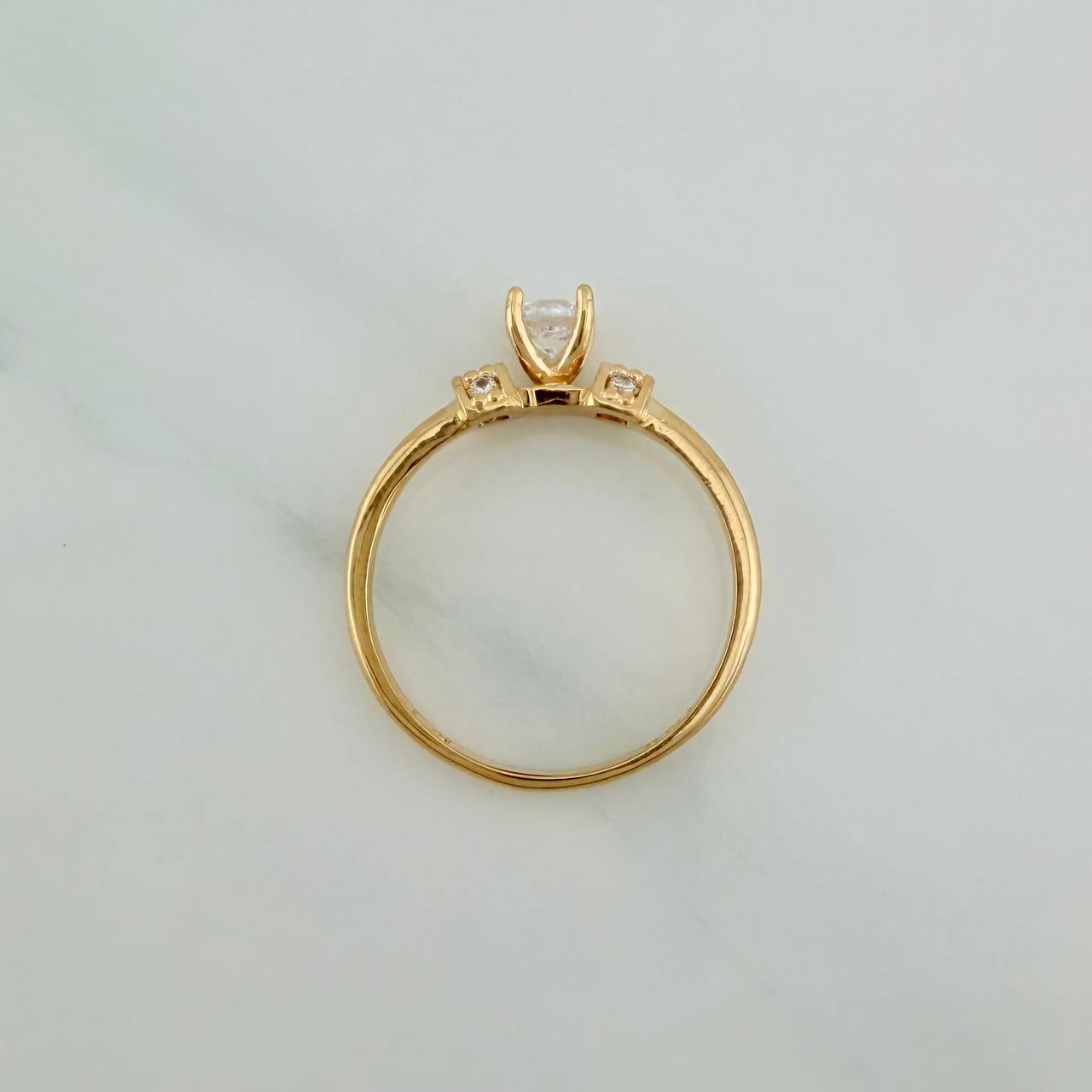 Anillo Solitario 2.25gr / T5 3/4 / 2.2cm / Oro Amarillo 18K $