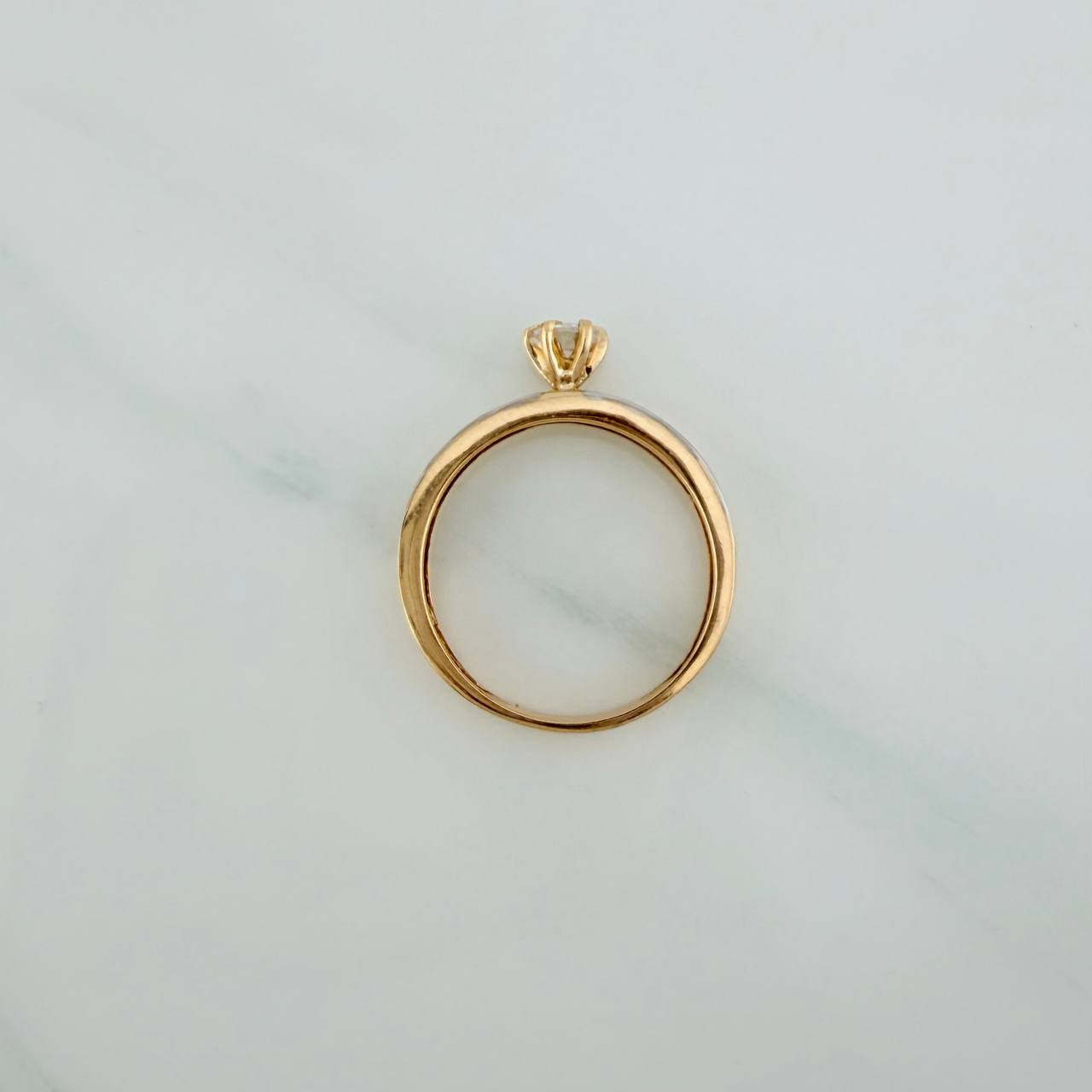 Anillo Solitario Churumbela 2.45gr / T5 1/2 / 2.4cm / Dos Oros Amarillo Blanco 18K $