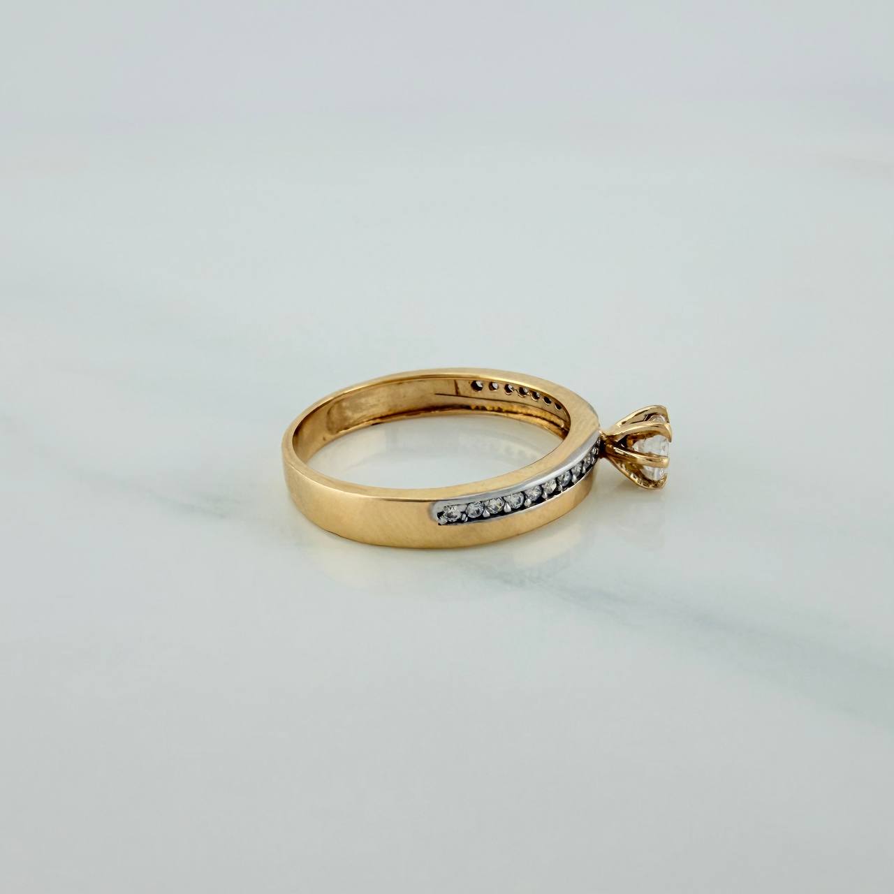 Anillo Solitario Churumbela 2.45gr / T5 1/2 / 2.4cm / Dos Oros Amarillo Blanco 18K $