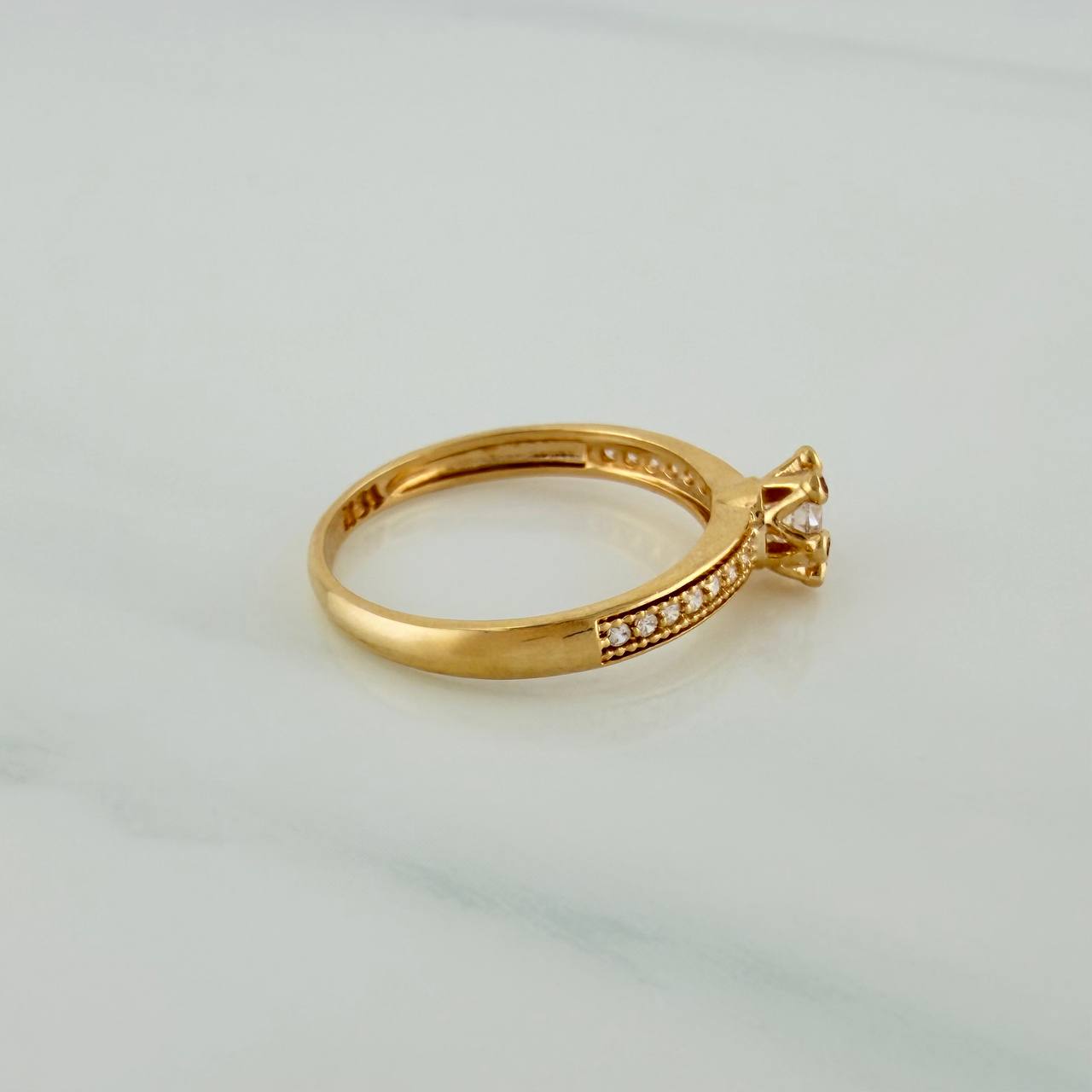 Anillo Solitario Churumbela 2gr / T6 1/2 / 2.3cm / Oro Amarillo 18K $