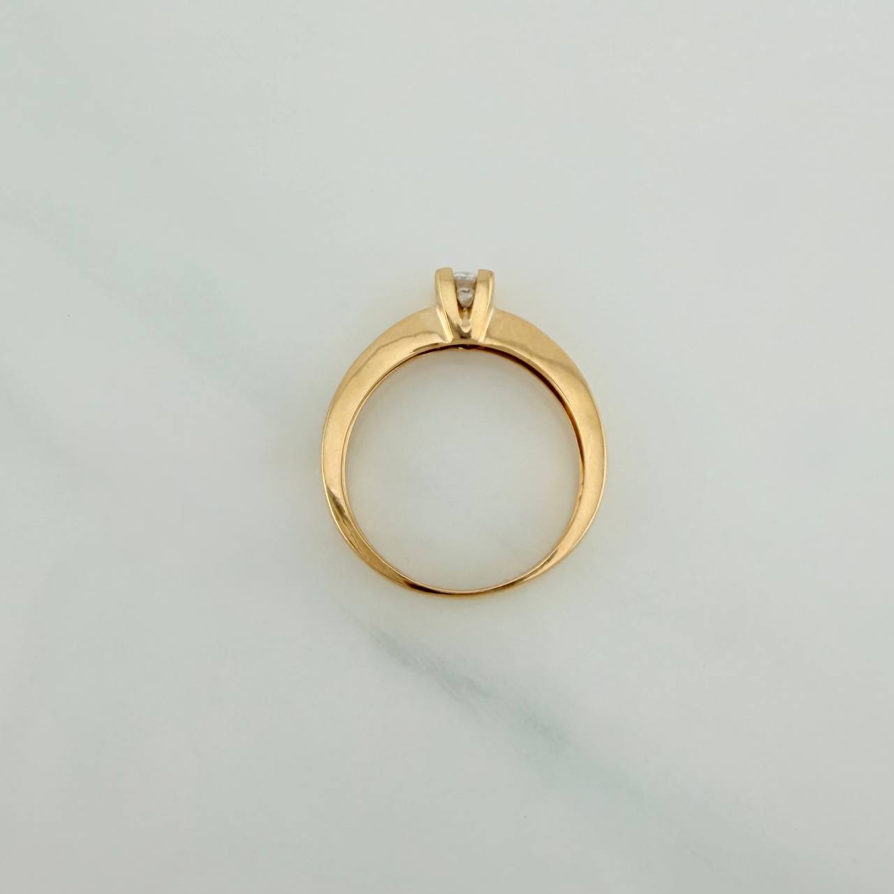 Anillo Solitario 3.65gr / T6 3/4 / 2.4cm / Oro Amarillo 18K $
