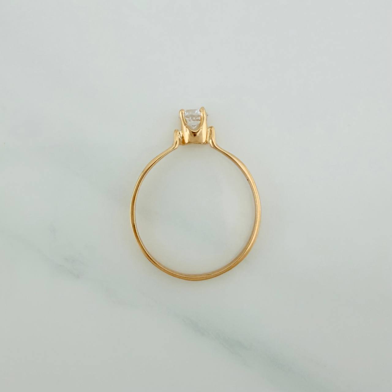 Anillo Solitario 1.1gr / T5 1/4 / 2.3cm / Oro Amarillo 18K $