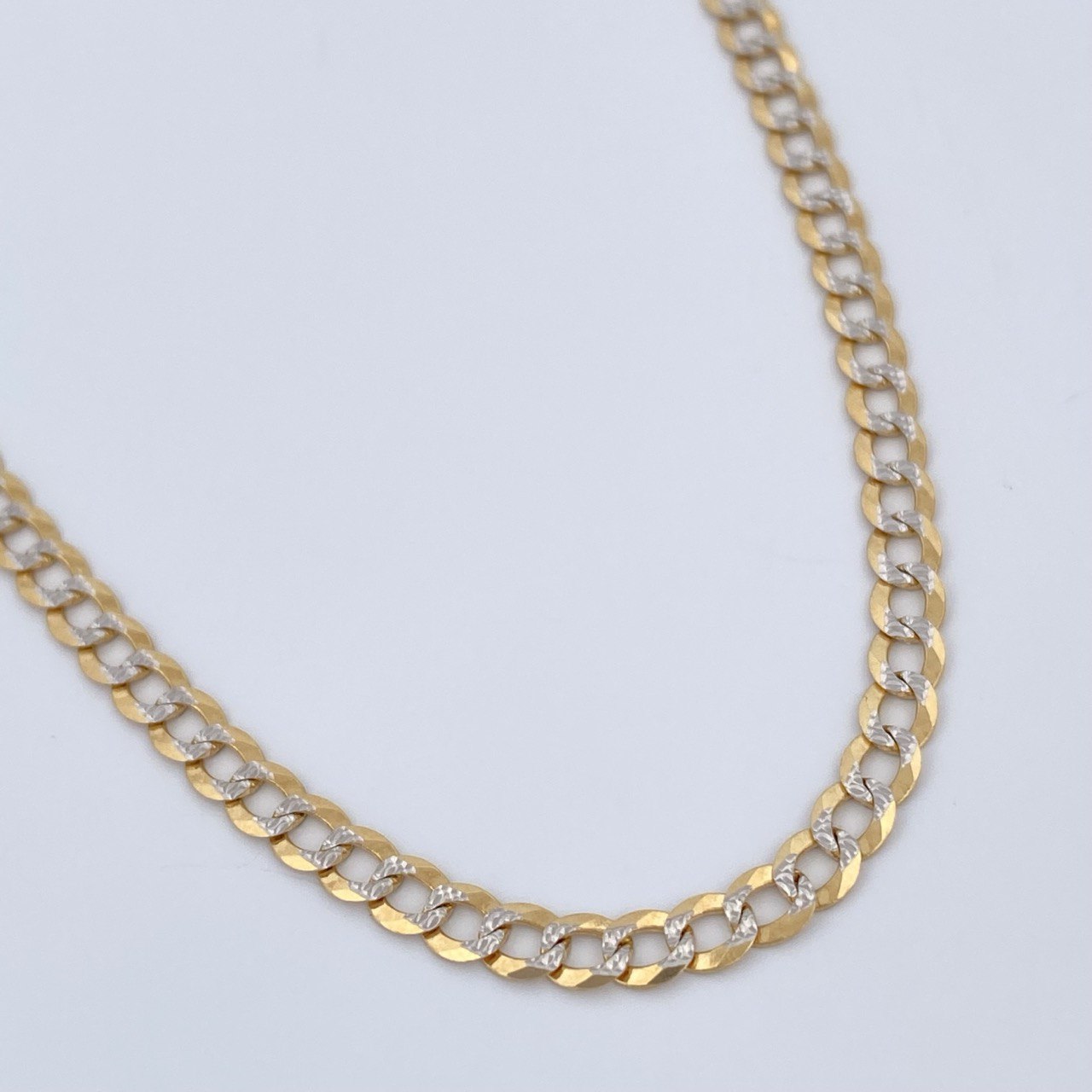 Cadena Cubana 8.9gr / 61.5cm / Dos Oros Amarillo Blanco +3 18K $