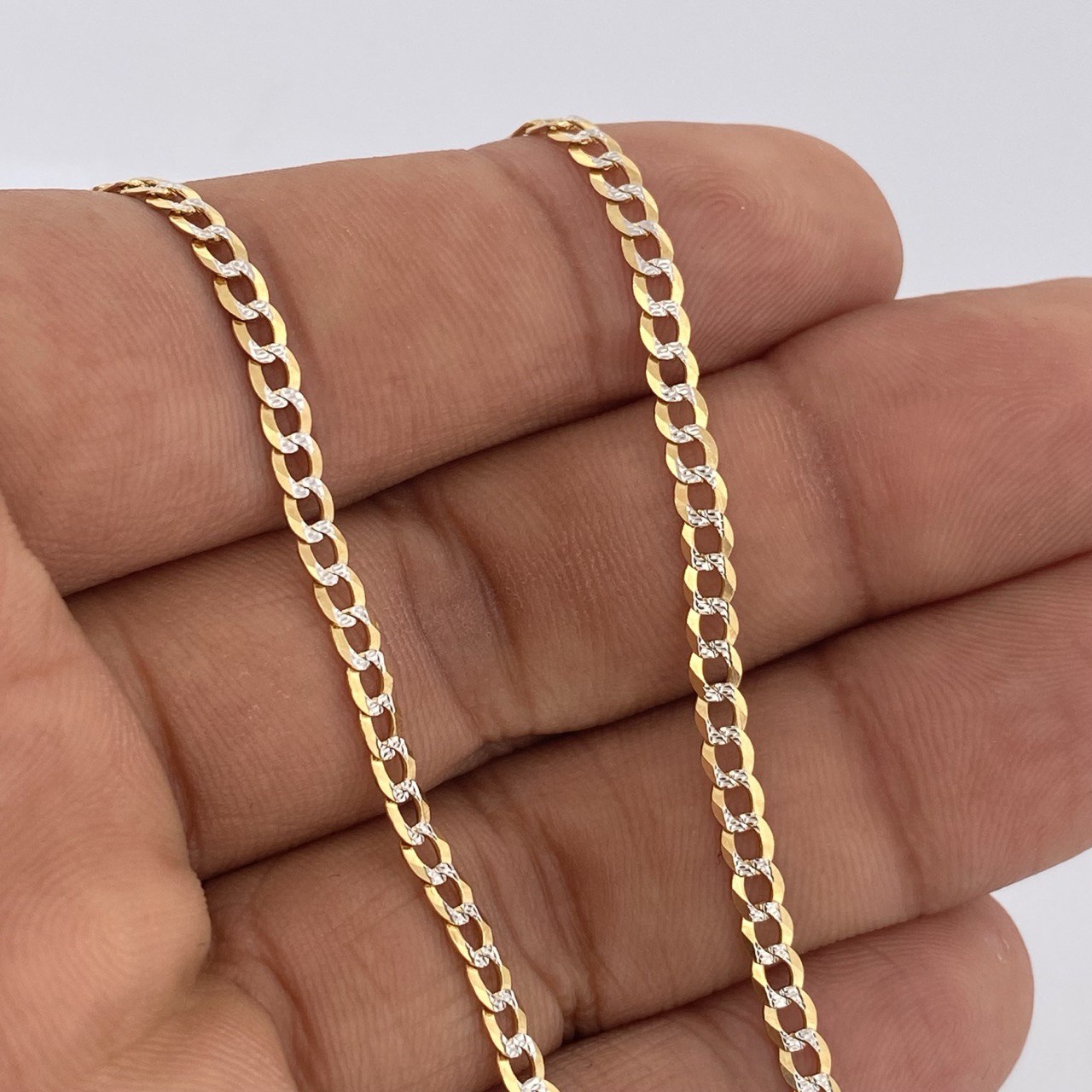 Cadena Cubana 8.9gr / 61.5cm / Dos Oros Amarillo Blanco +3 18K $