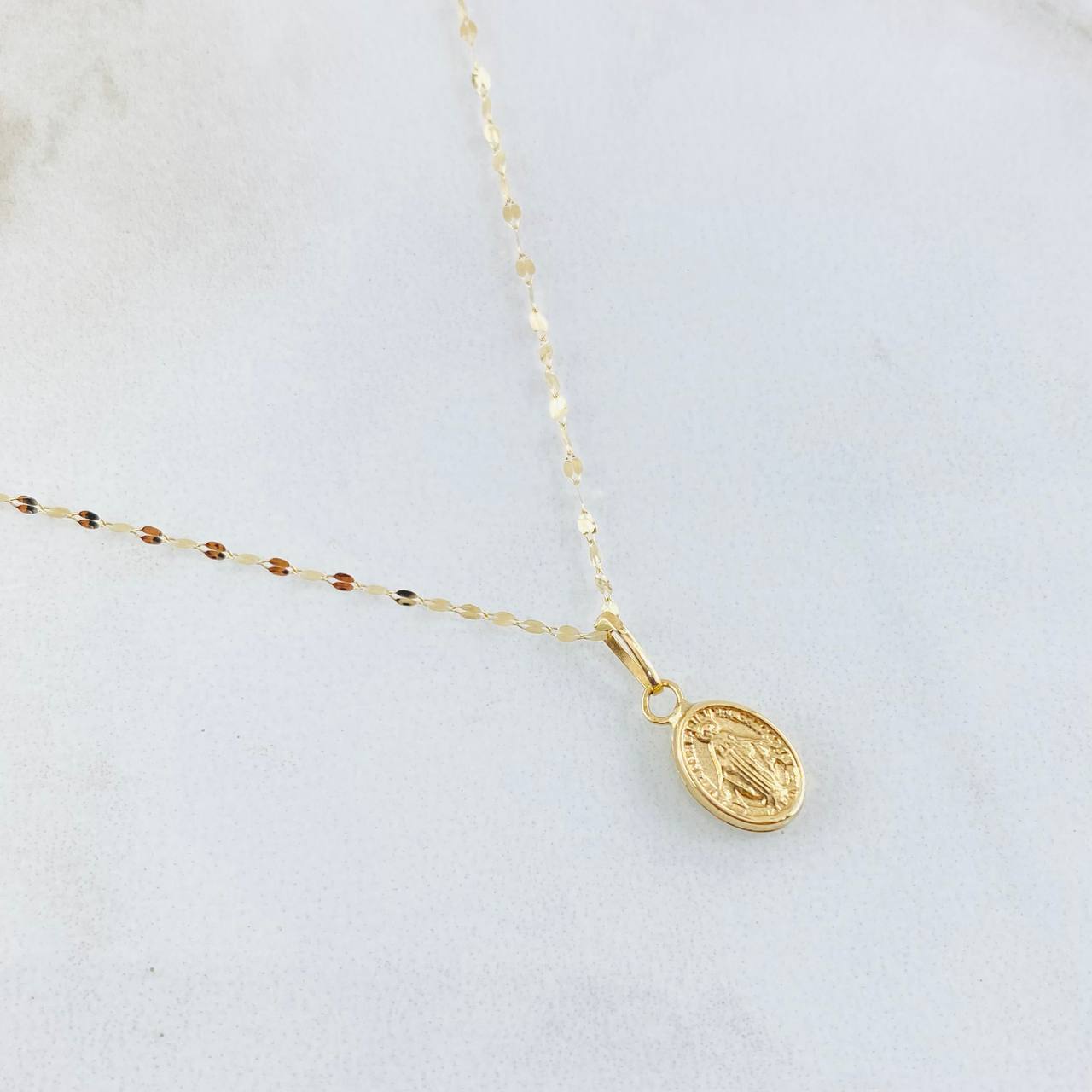 Set Cadena y Dije Mini Flor Espejo + Virgen Milagrosa 0.65gr / Oro Amarillo 18K