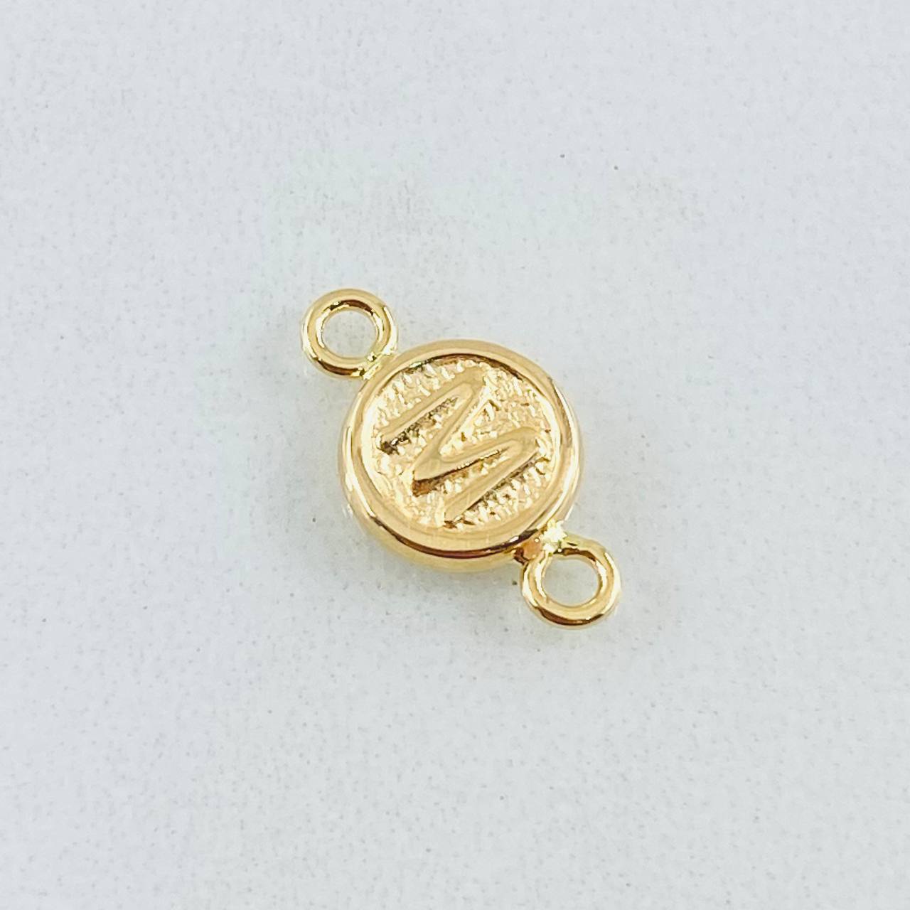 Herraje Letra M 0.4gr / 1.4cm / Oro Amarillo 18K