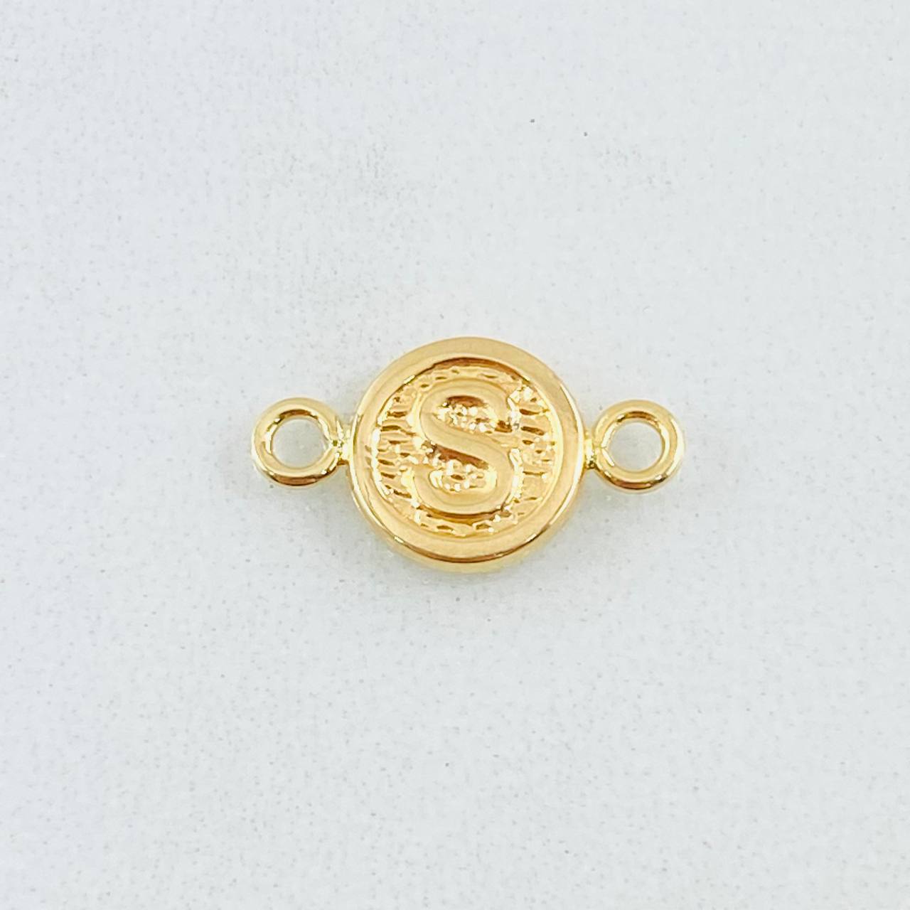 Herraje Letra S 0.35gr / 1.4cm / Oro Amarillo 18K