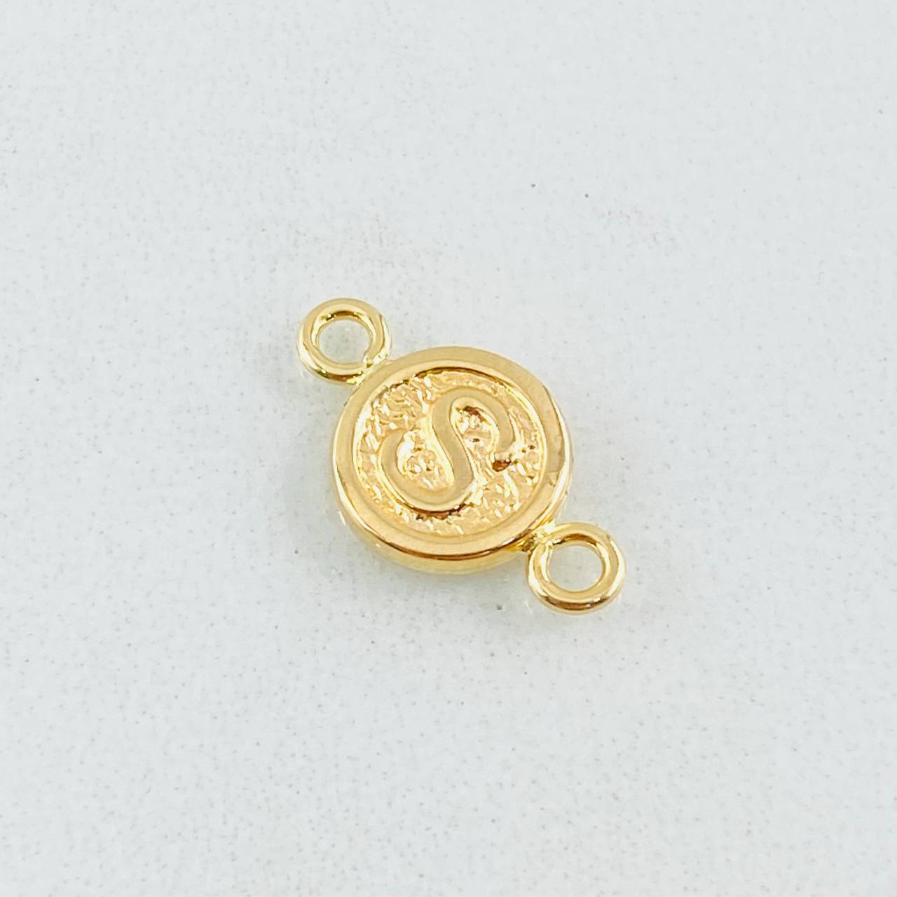 Herraje Letra S 0.35gr / 1.5cm / Oro Amarillo 18K ©