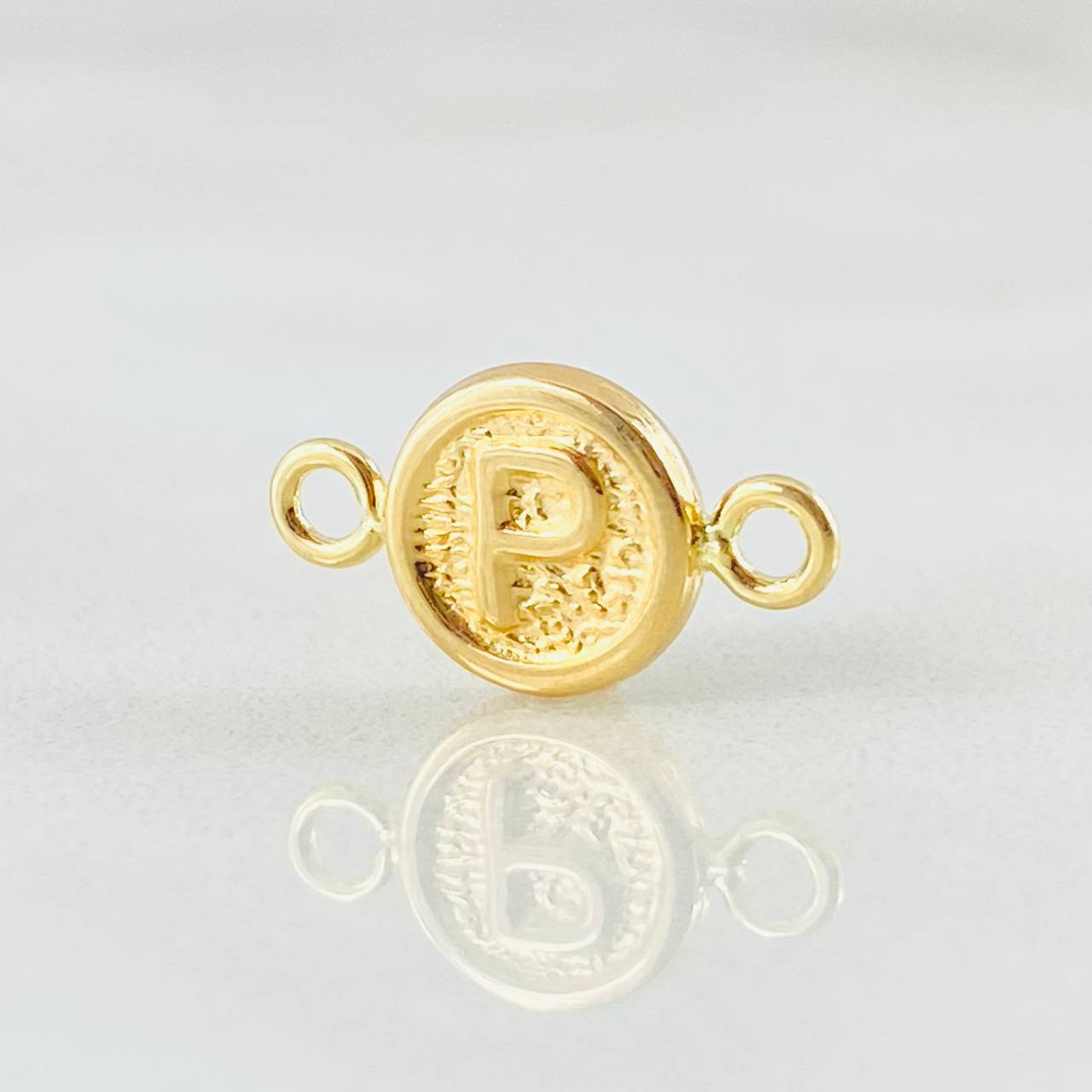 Herraje Letra P 0.35gr / 1.4cm / Oro Amarillo 18K