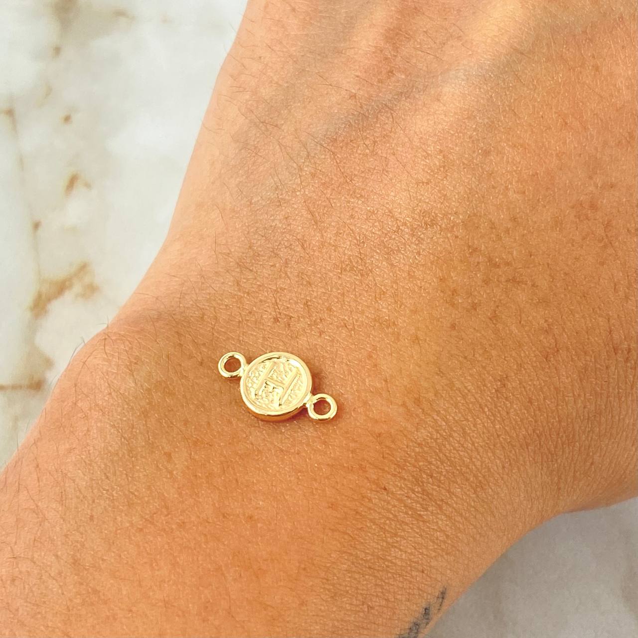 Herraje Letra H 0.4gr / 1.4cm / Oro Amarillo 18K