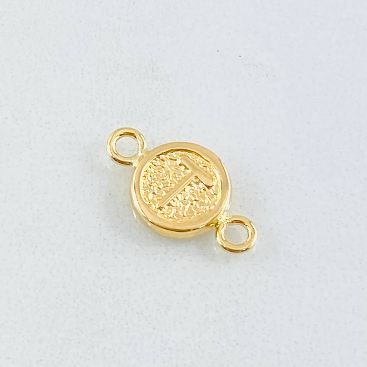 Herraje Letra T 0.35gr / 1.4cm / Oro Amarillo 18K