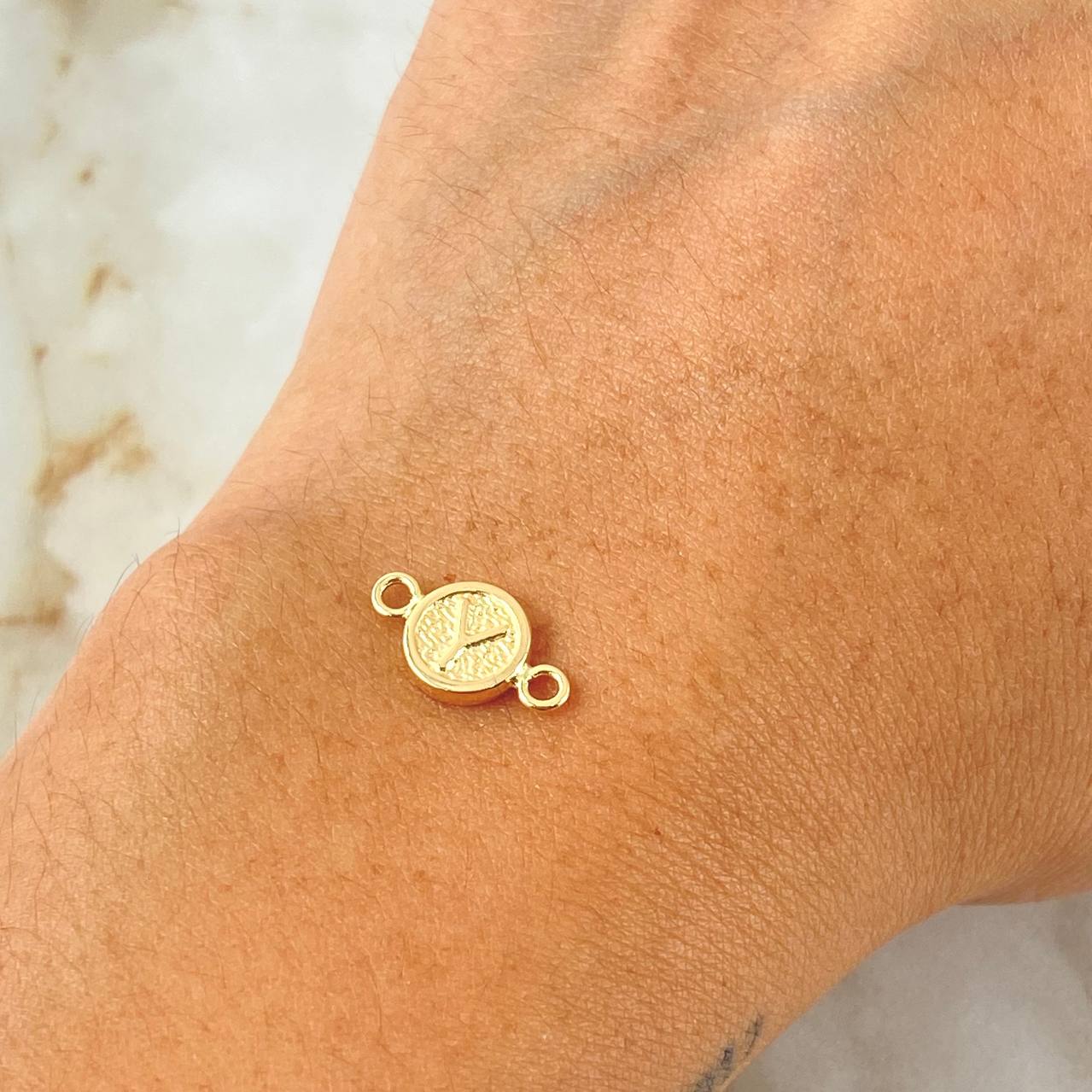 Herraje Letra Y 0.4gr / 1.4cm / Oro Amarillo 18K